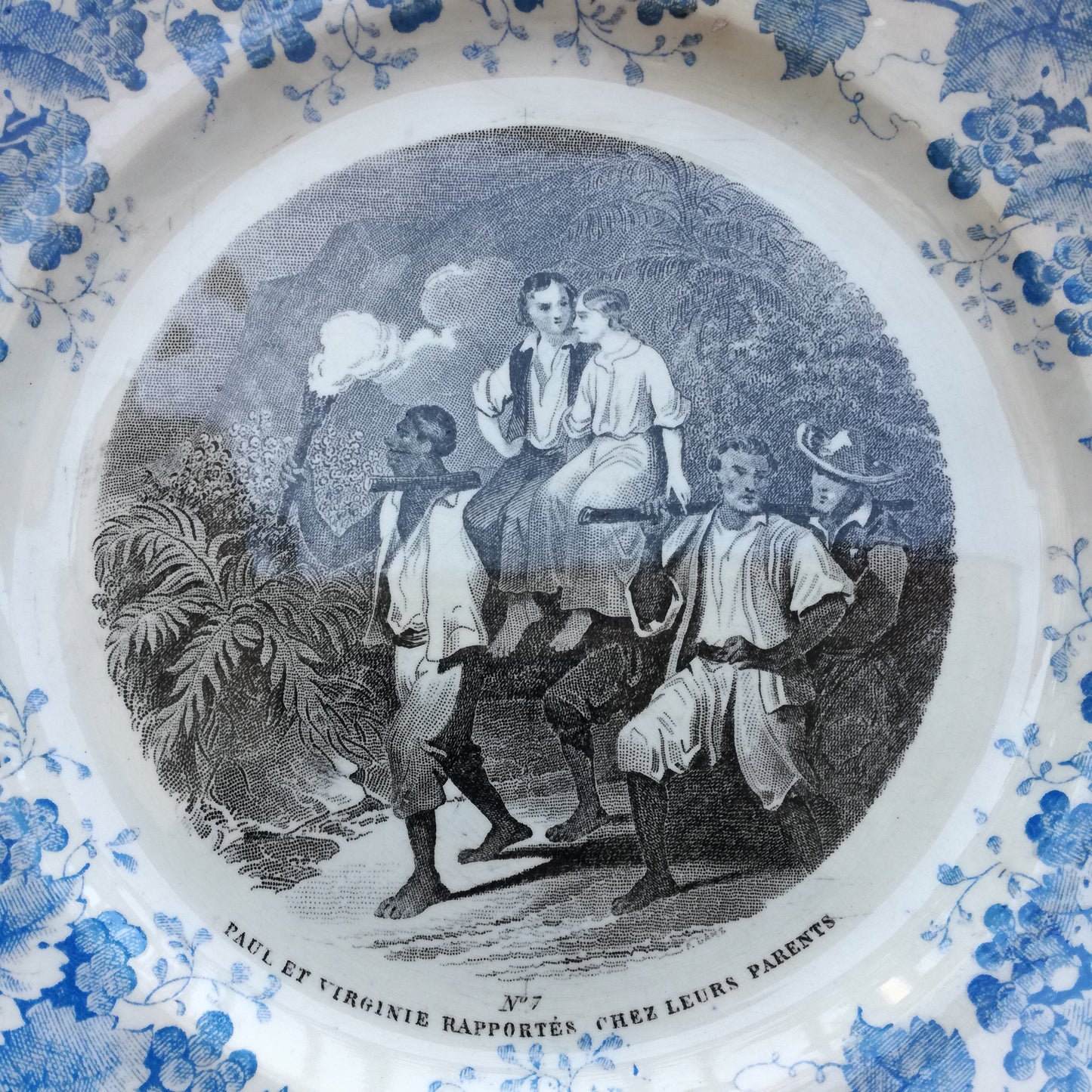 Assiette parlante Paul et Virginie Creil & Montereau