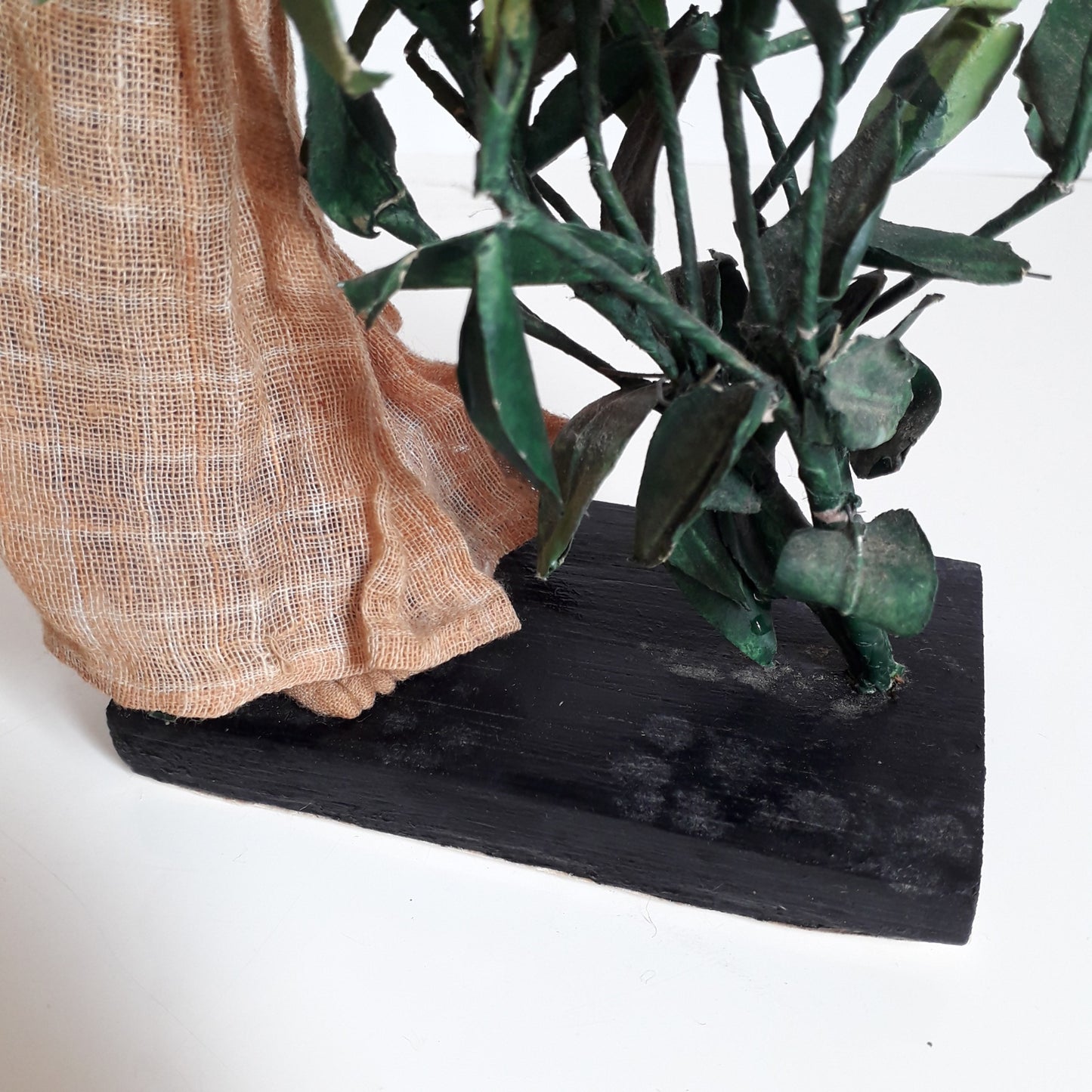 Poupée folklorique de vitrine Télévision