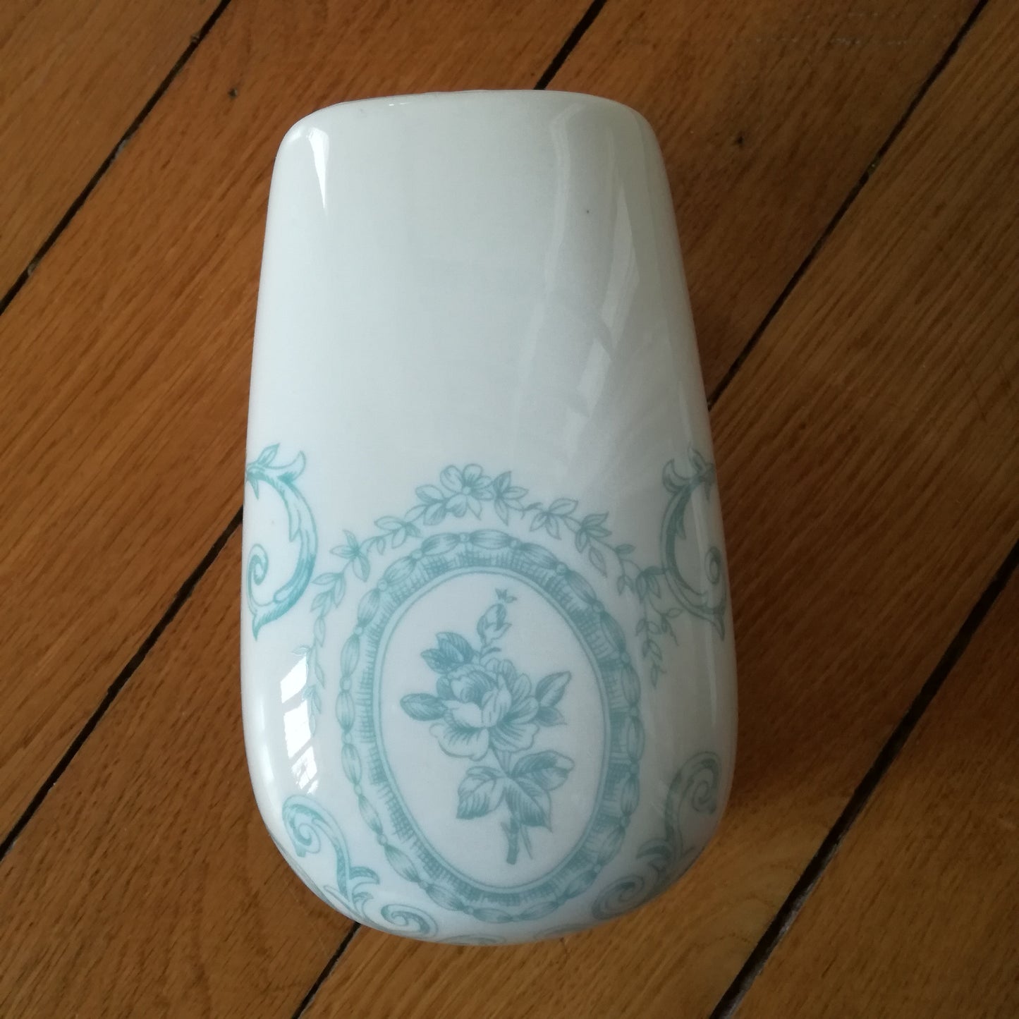 Porte brosse à dents mural Porcelaine de Paris