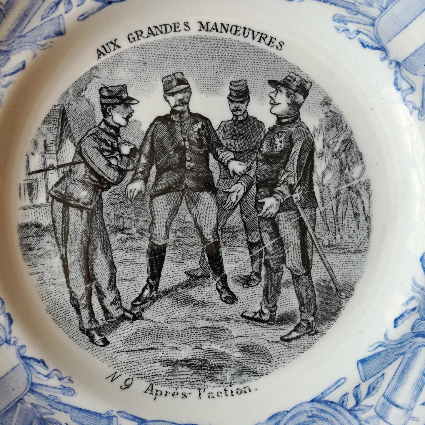 Assiette parlante Aux grandes manœuvres Gien
