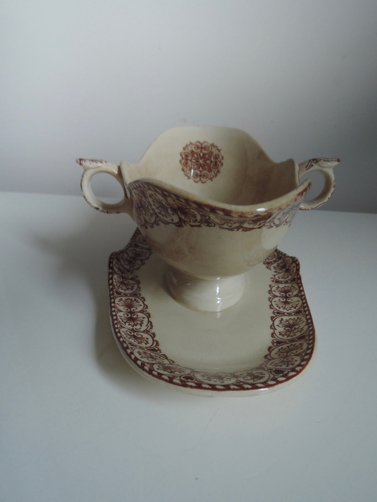 Saucière Aux Lions de Faïence
