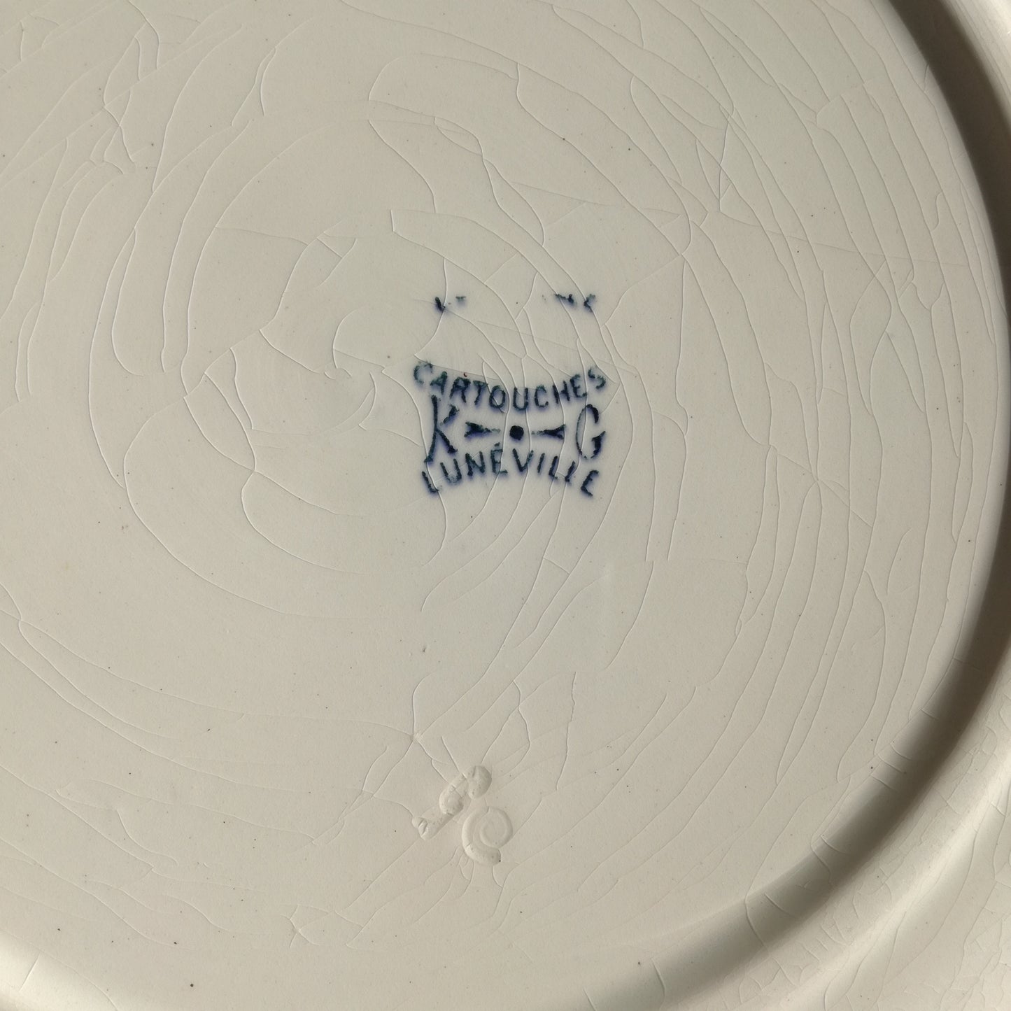 Assiette - grande plate Cartouches Lunéville (K & G - Keller & Guérin)