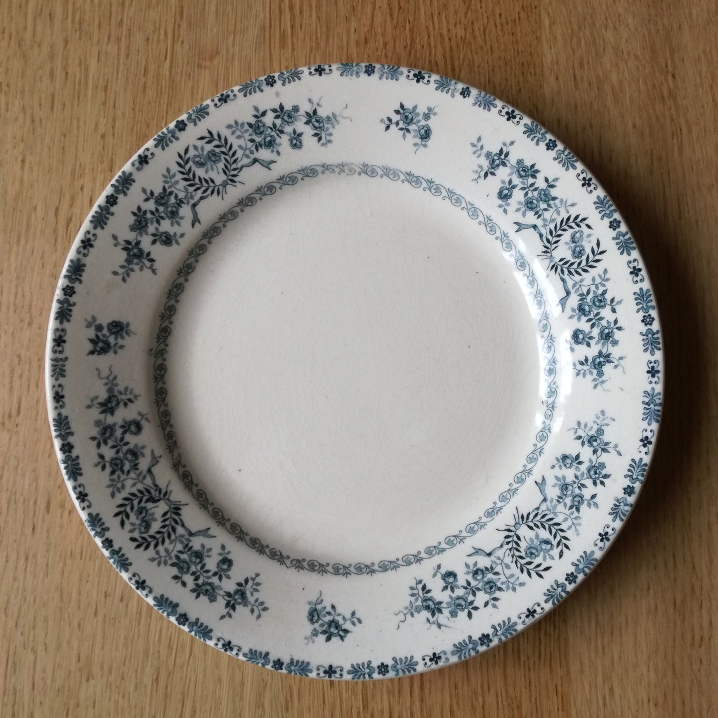 4 grandes assiettes à frise florale verte, modèle "Thermidor", Terre de Fer, SFNGR