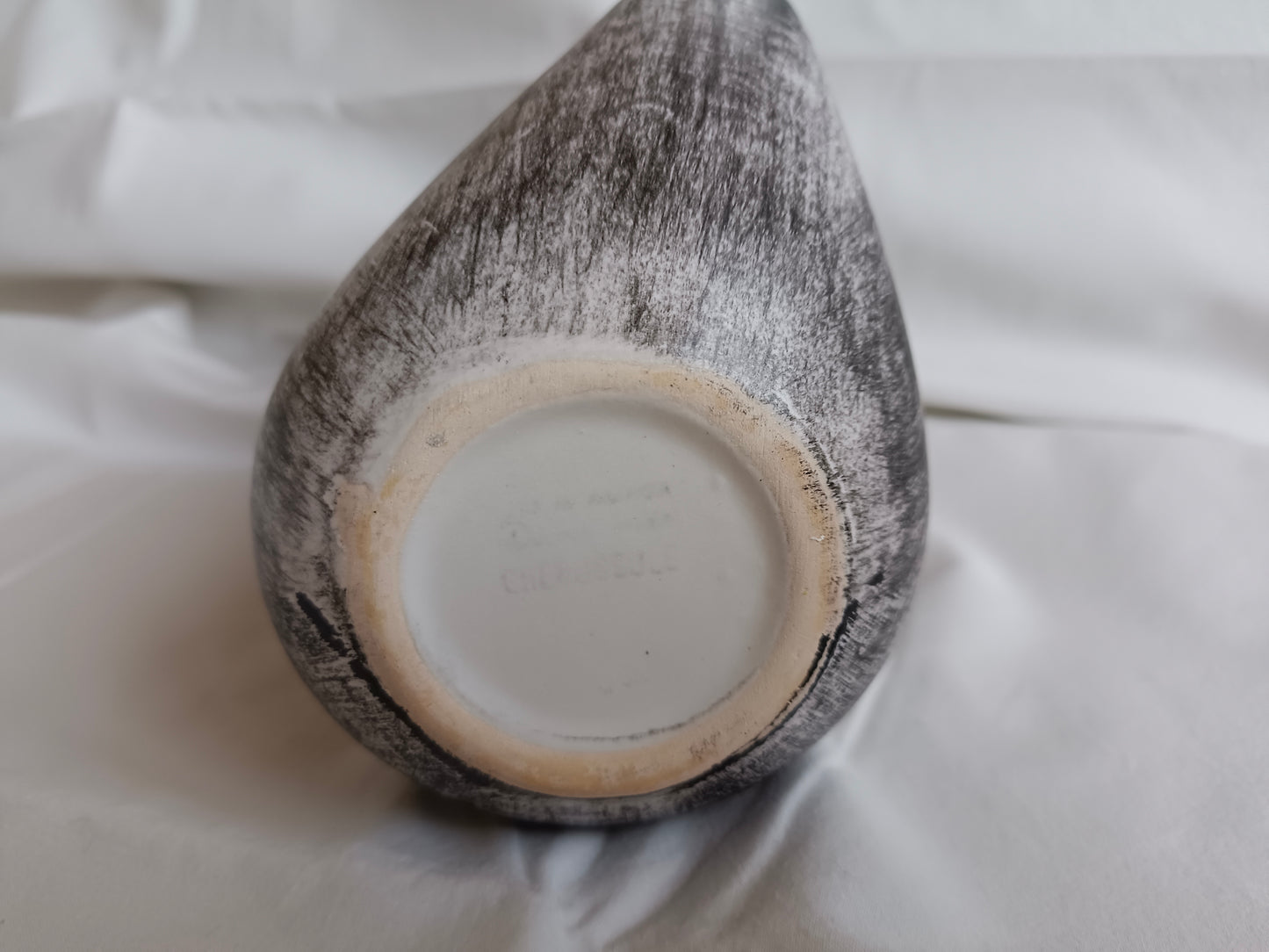 Pichet en céramique gris noir