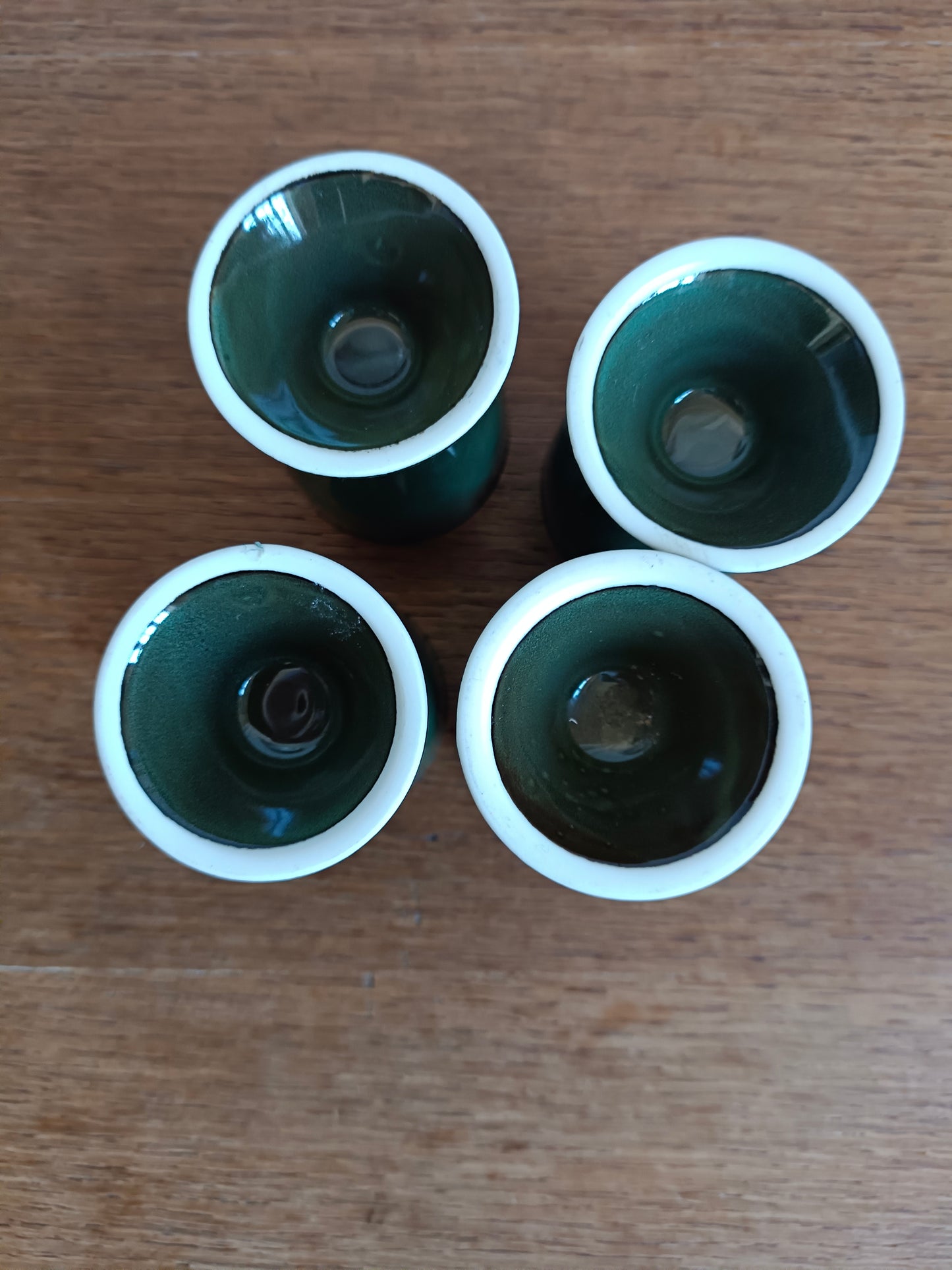 4 coquetiers en porcelaine couleur kaki