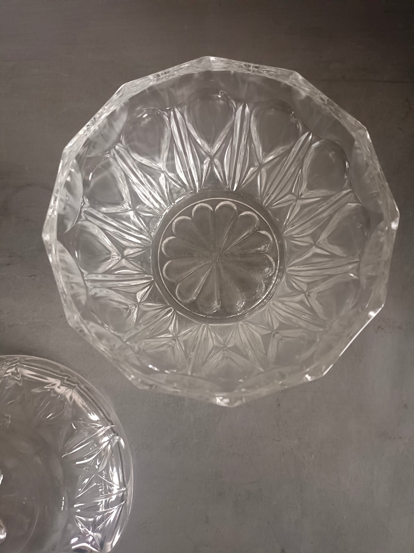 Bonbonnière ou sucrier en verre Lever