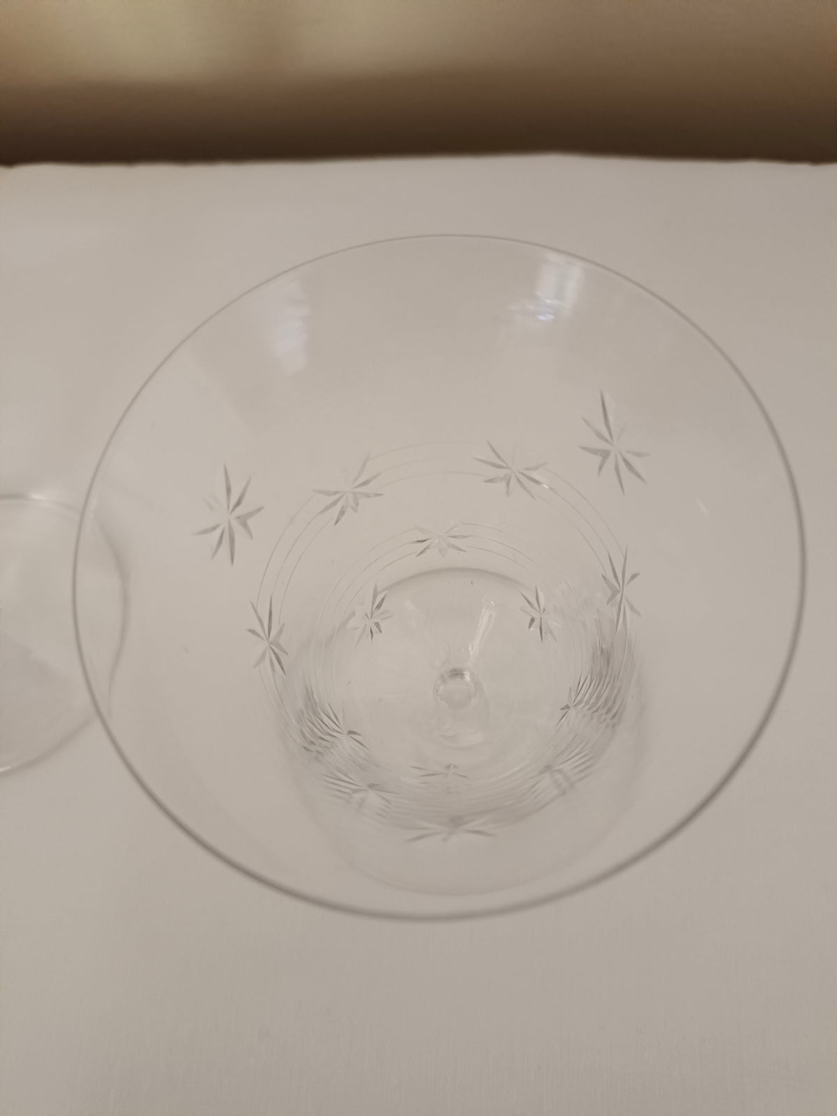 2 petits verres à liqueur en cristal étoiles gravées