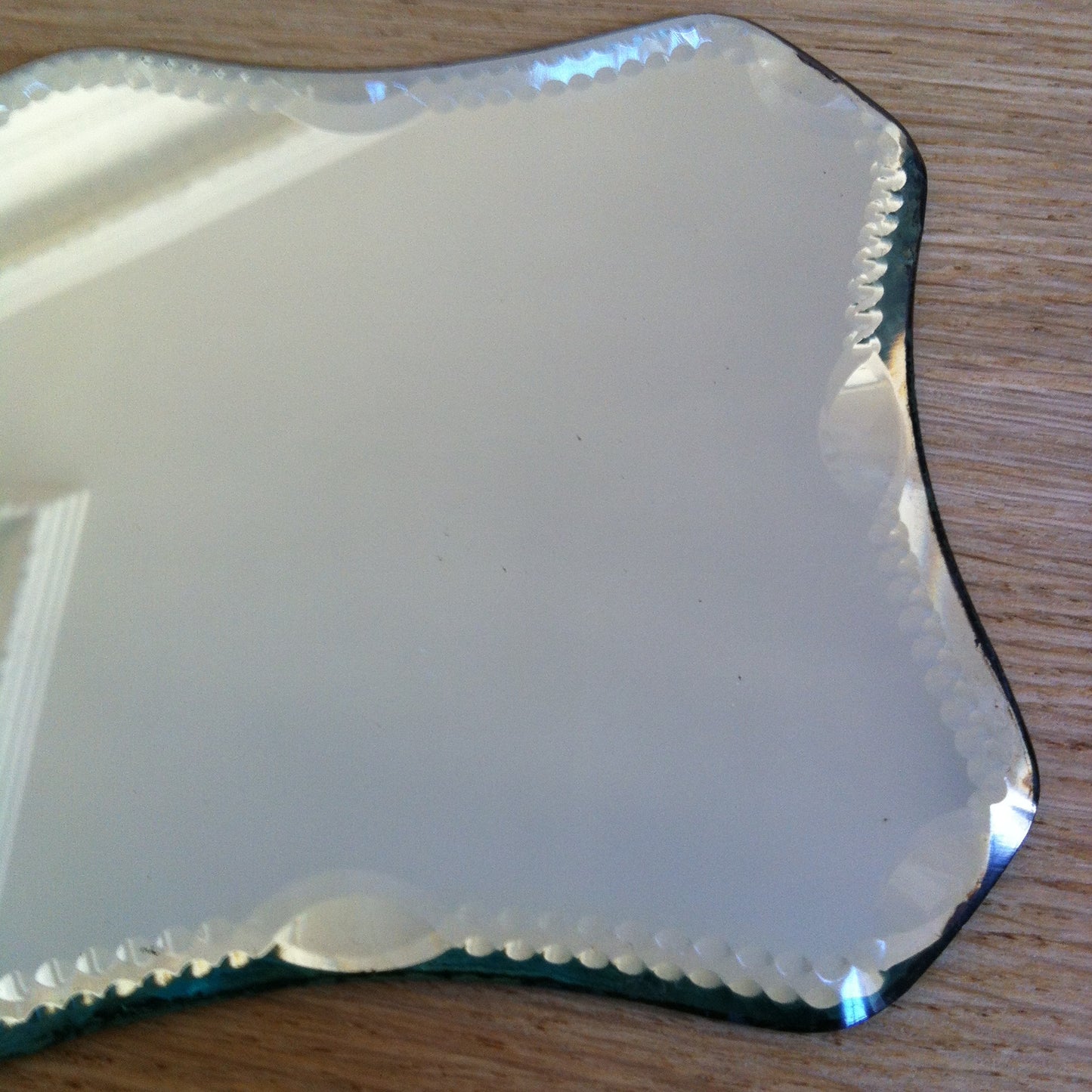 Miroir à main de forme carrée