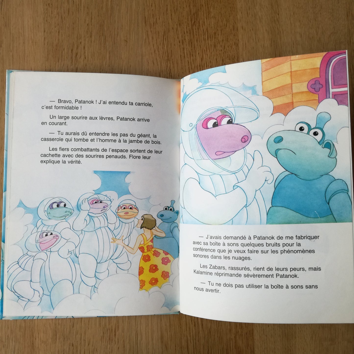 Livre jeunesse Le Village dans les nuages GP Rouge et Or