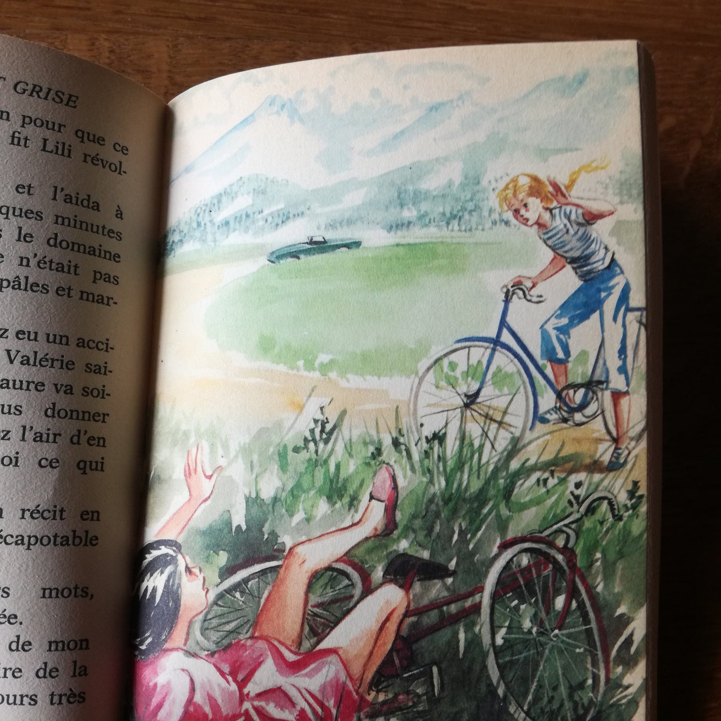 Livre jeunesse Lili Hachette