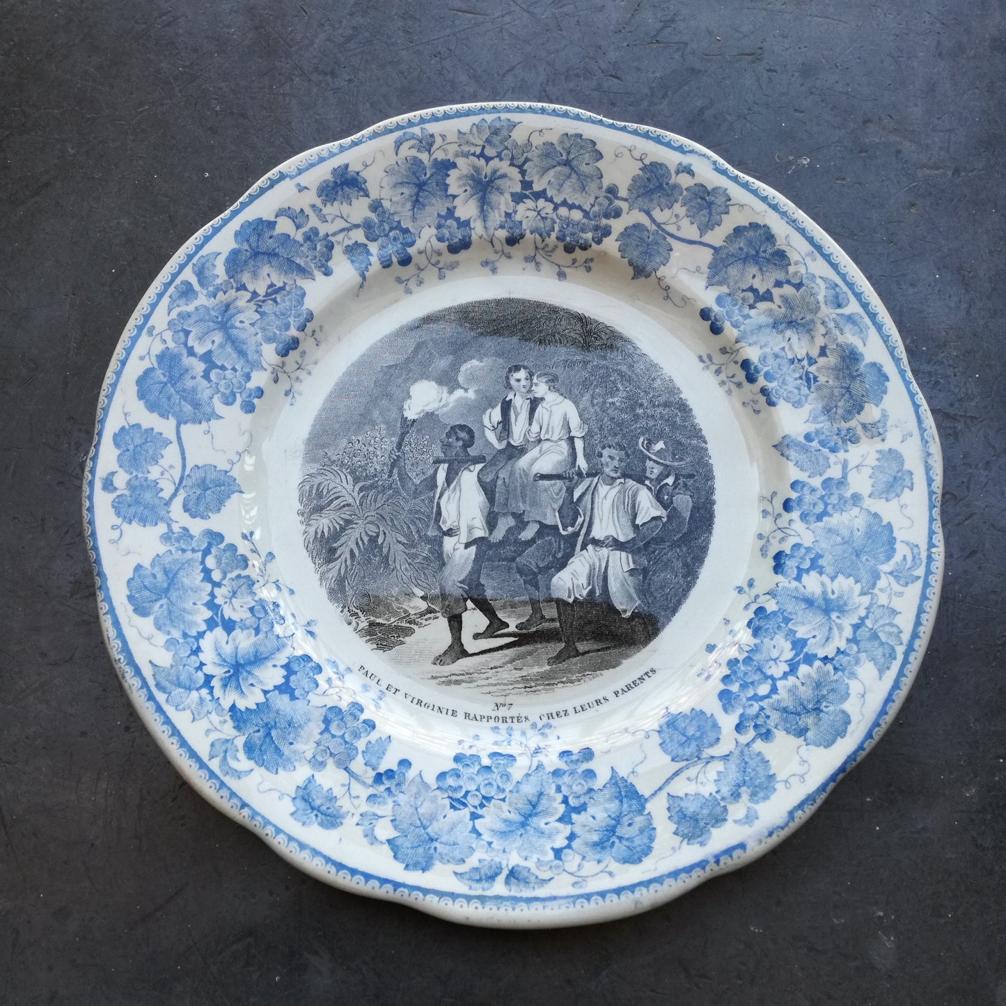 Assiette parlante Paul et Virginie Creil & Montereau
