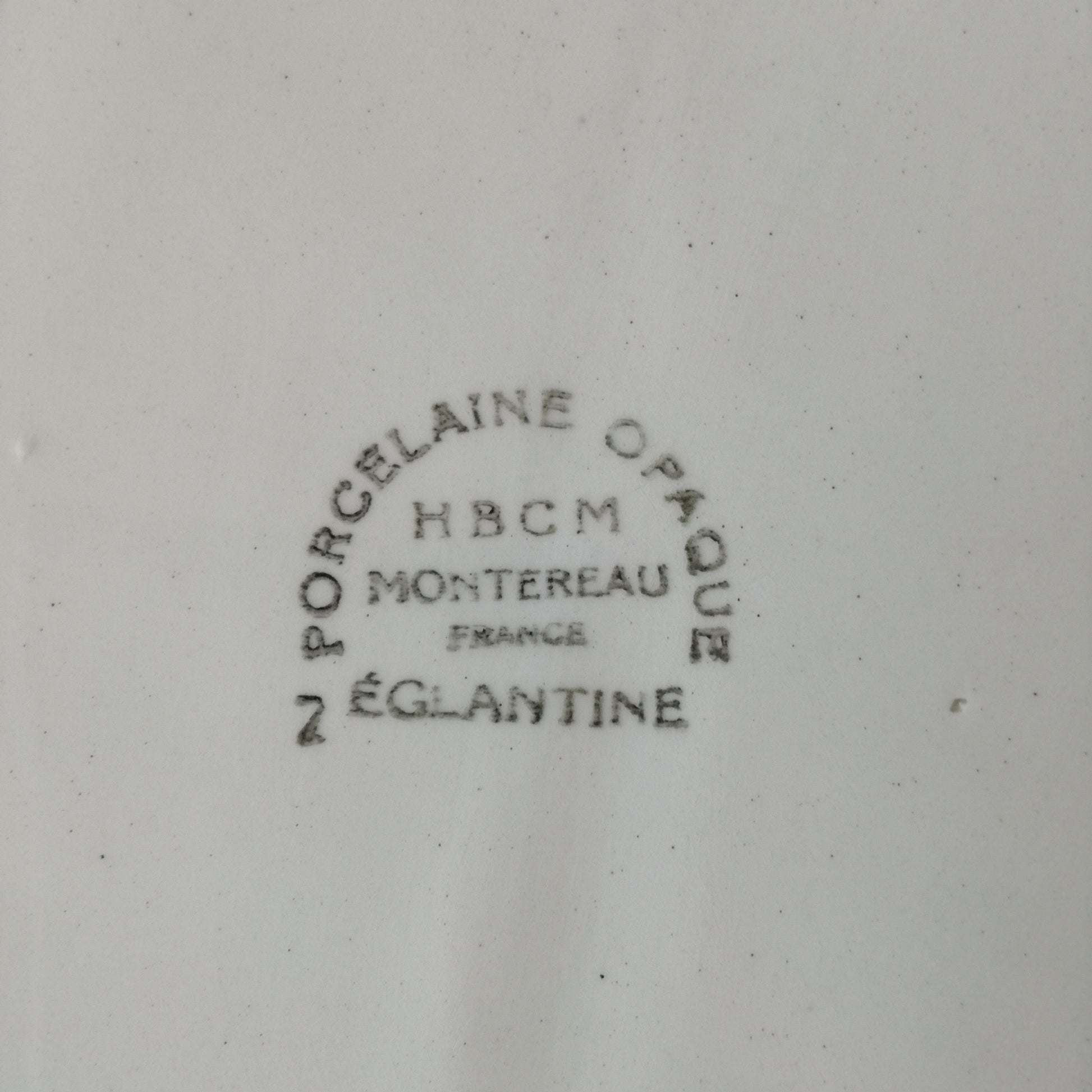 Plat ovale Églantine HBCM (Hippolyte Boulenger - Creil & Montereau)
