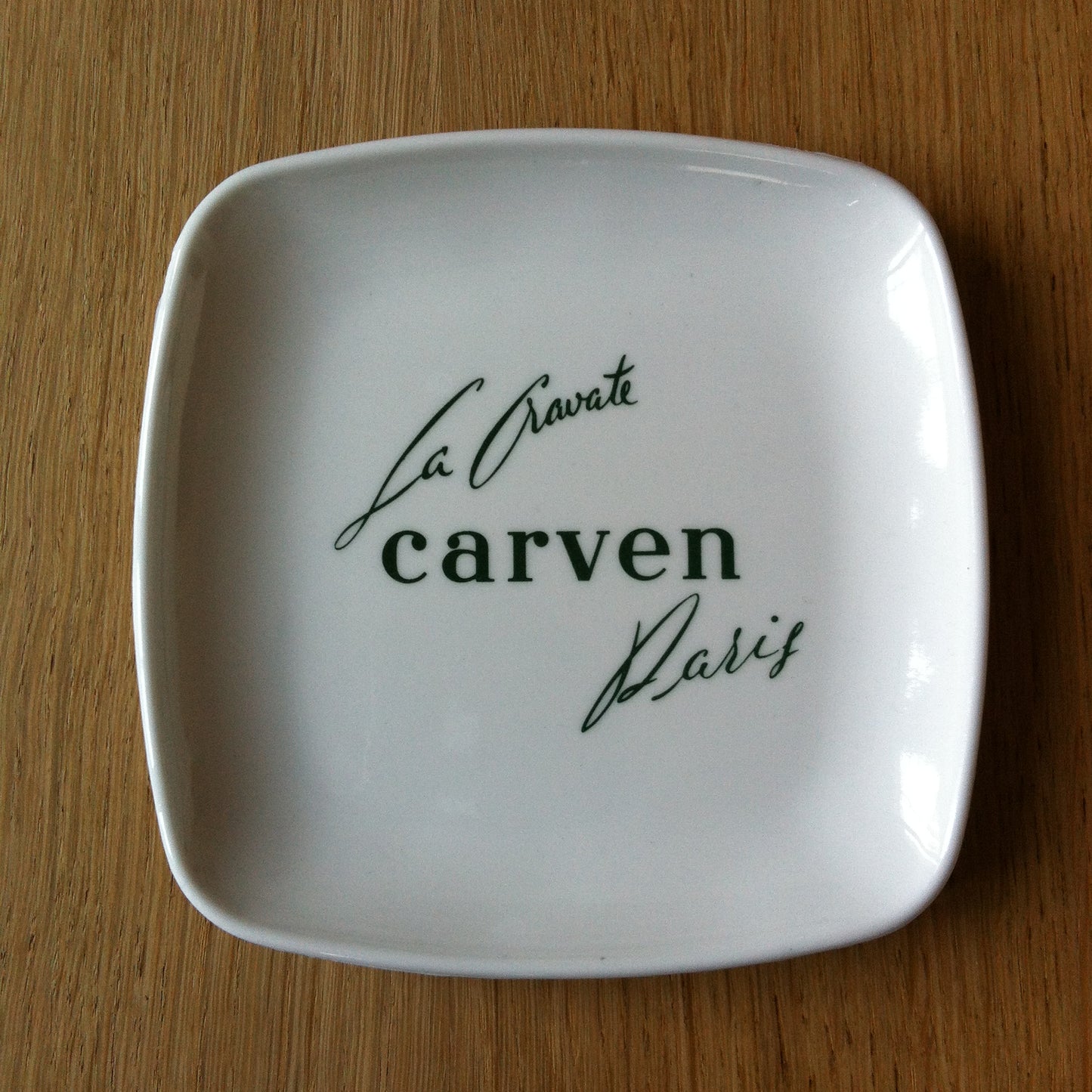 Vide-poches publicitaire Carven, Bourbon