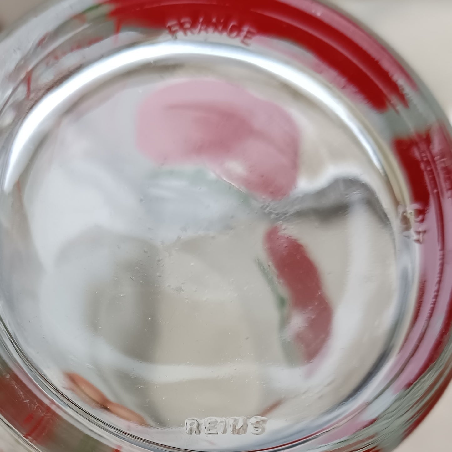 Verre mesureur à décor de pommes Reims France