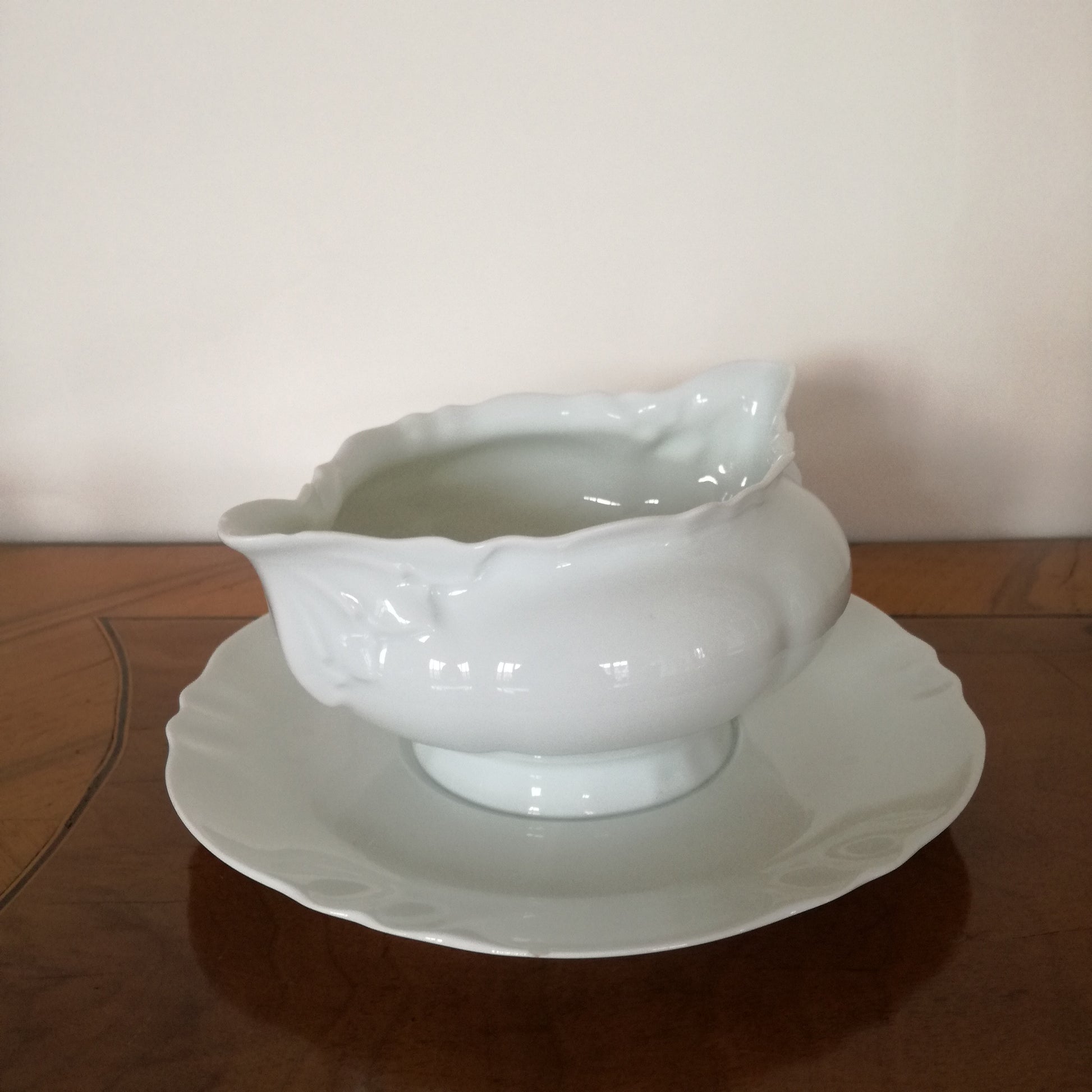Saucière Ancienne En Porcelaine De Paris - Porcelaine Blanche Uni Moulee 19e S Saucière Ancienne En Porcelaine De Paris - Porcelaine Blanche Uni Moulee 19e S