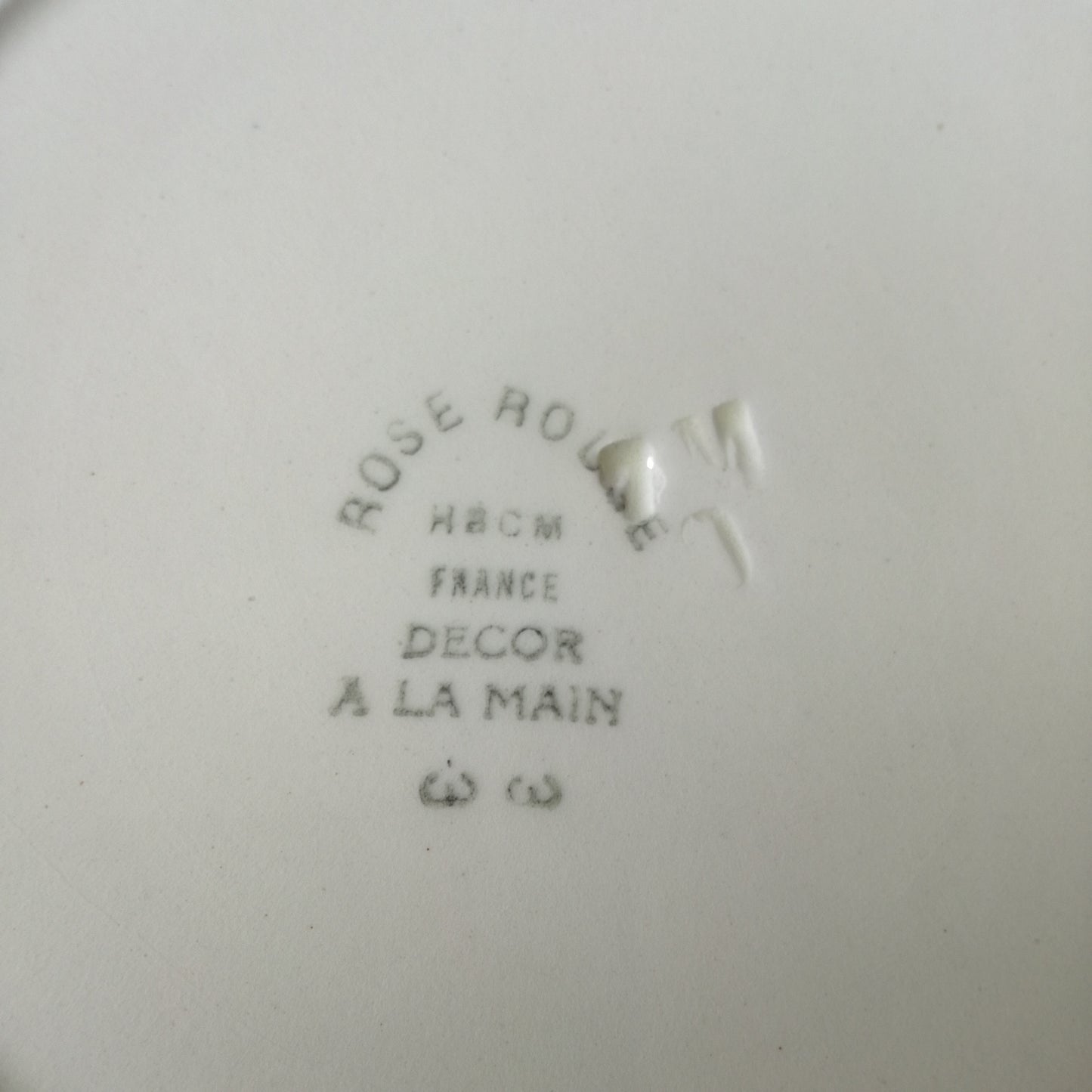 Plat Rose Rouge HBCM (Hippolyte Boulenger - Creil & Montereau)