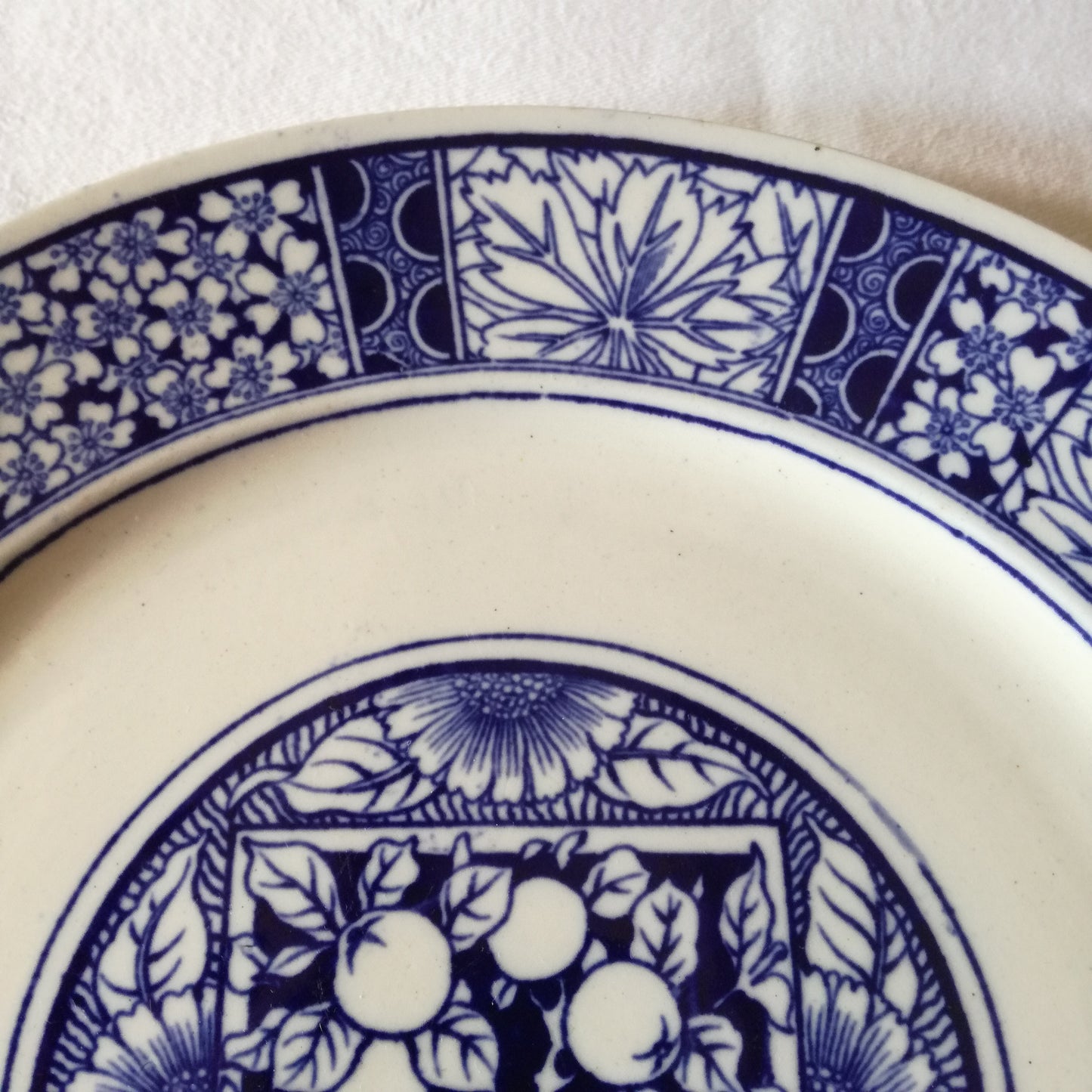 Assiette - grande plate Essex BWM & Co - Brown Westhead Moore (GB)