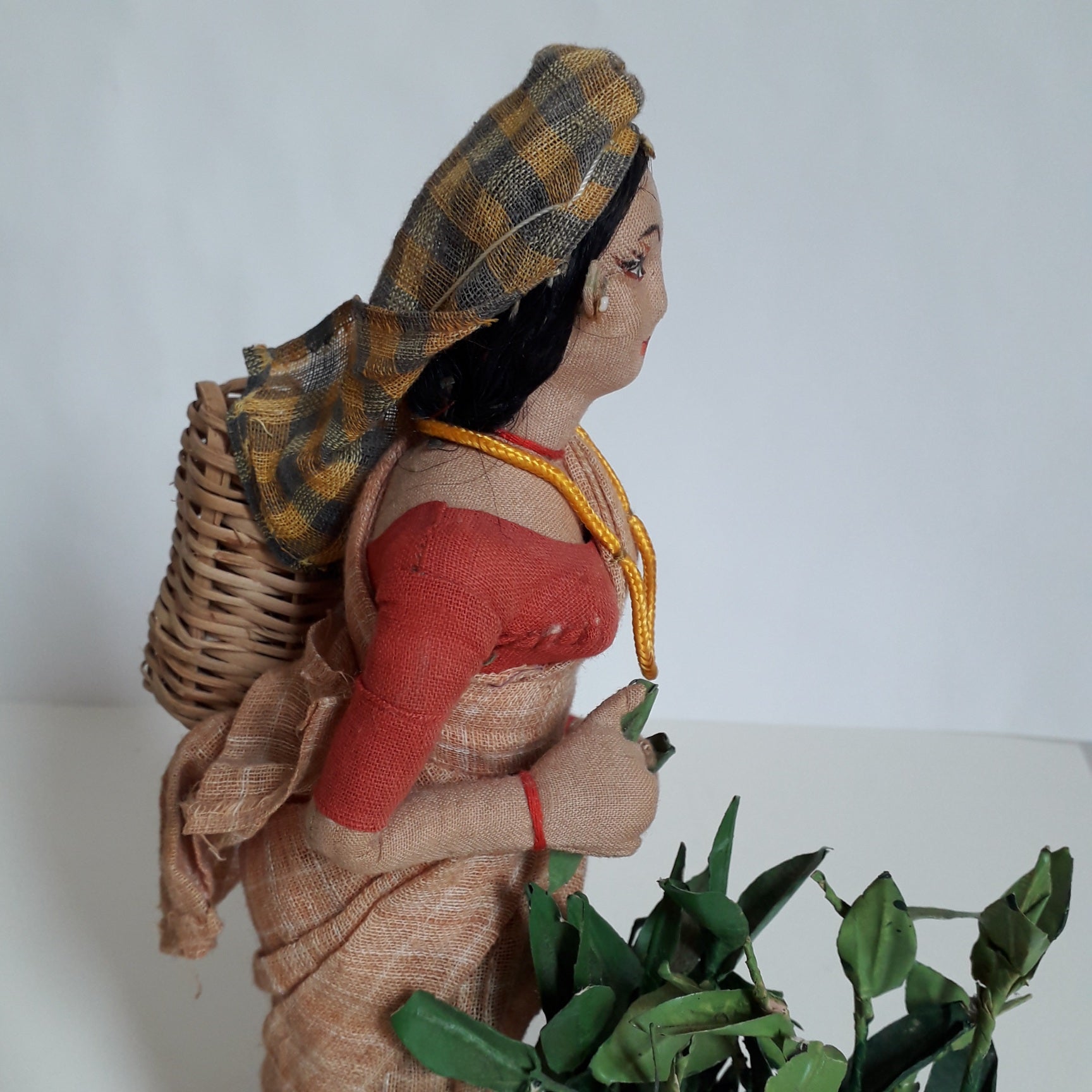 Poupée folklorique de vitrine Télévision 