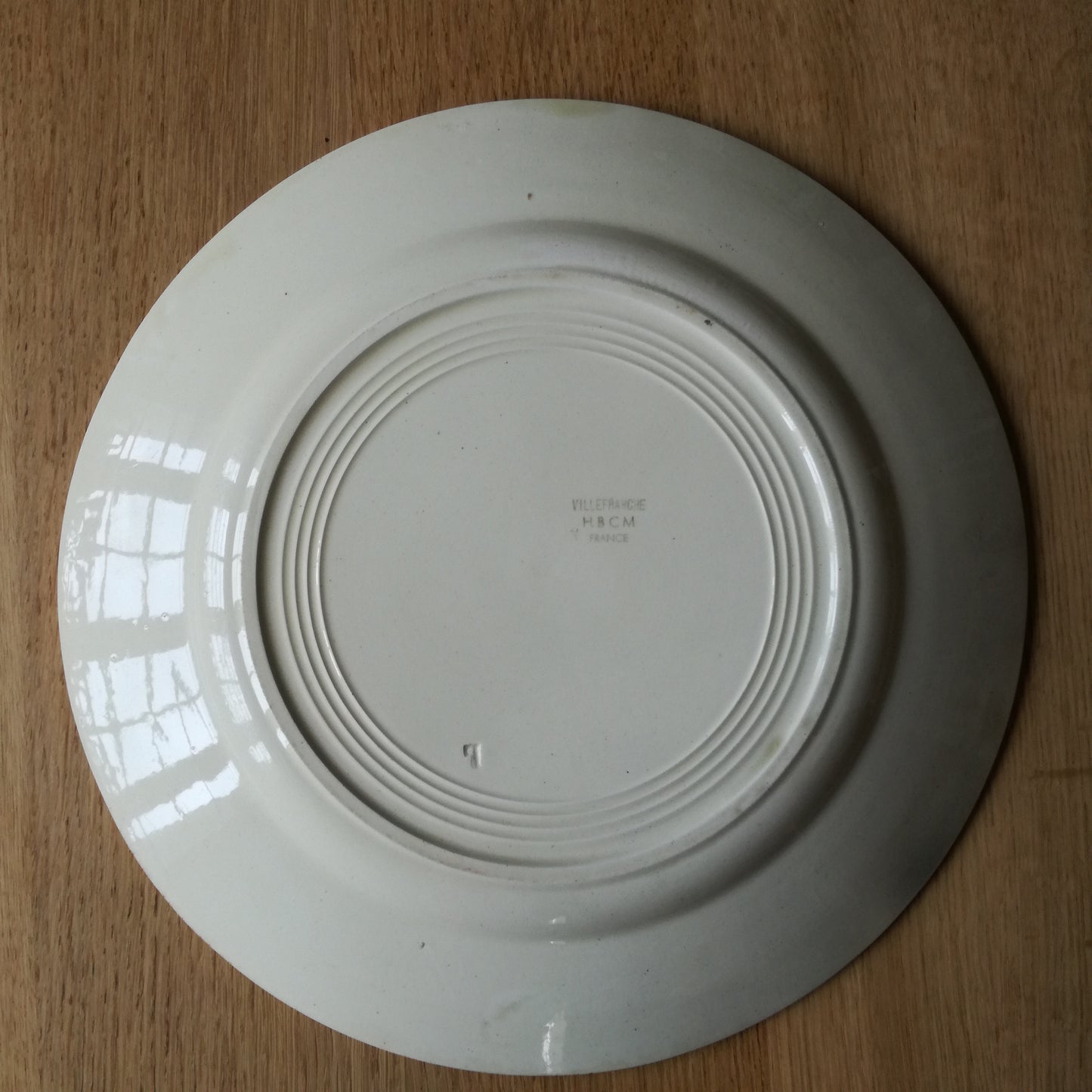 Grand plat rond à fleurs rose et bleu, HBCM