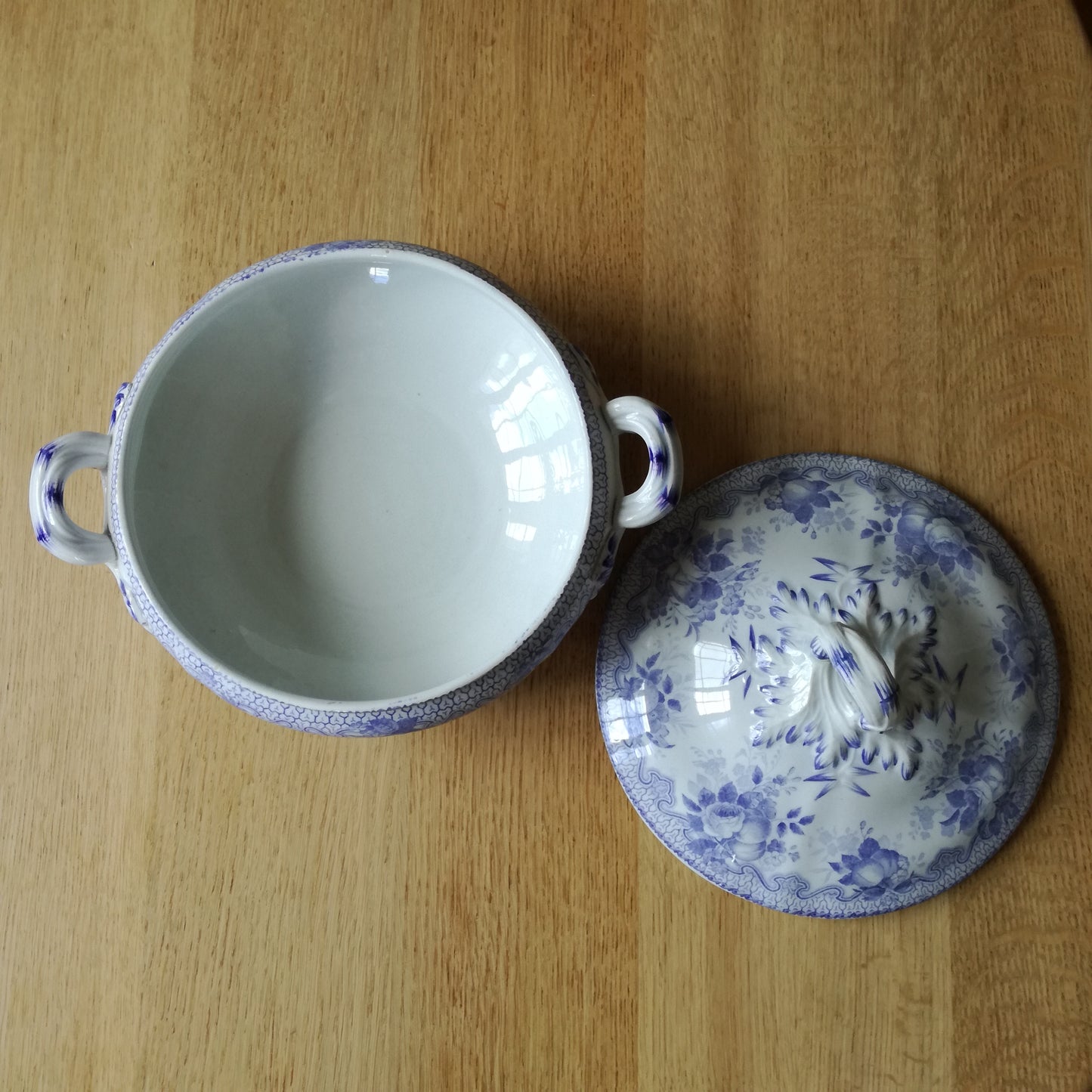 Soupière à motif floral violet, FB  B & Cie