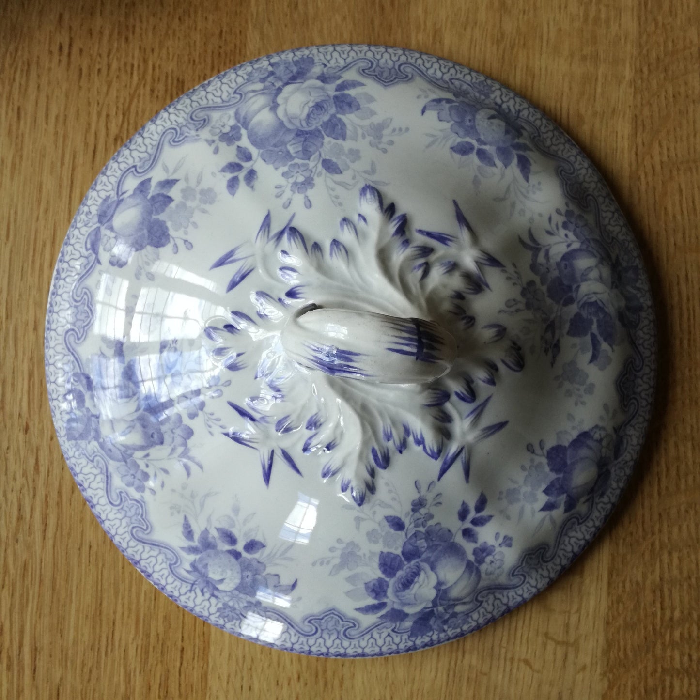 Soupière à motif floral violet, FB  B & Cie