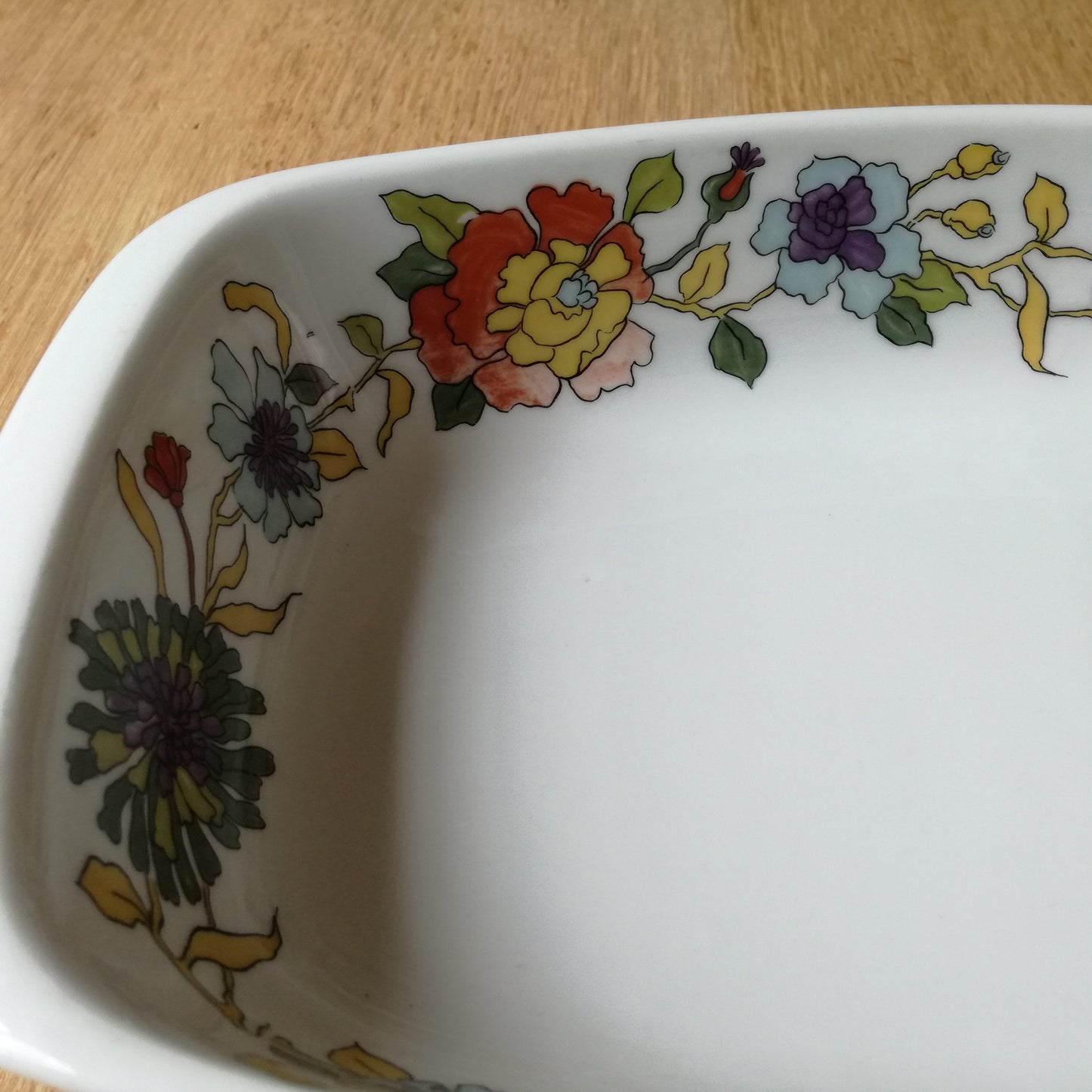 Plat à gratin à fleurs, Porcelaine de Paris
