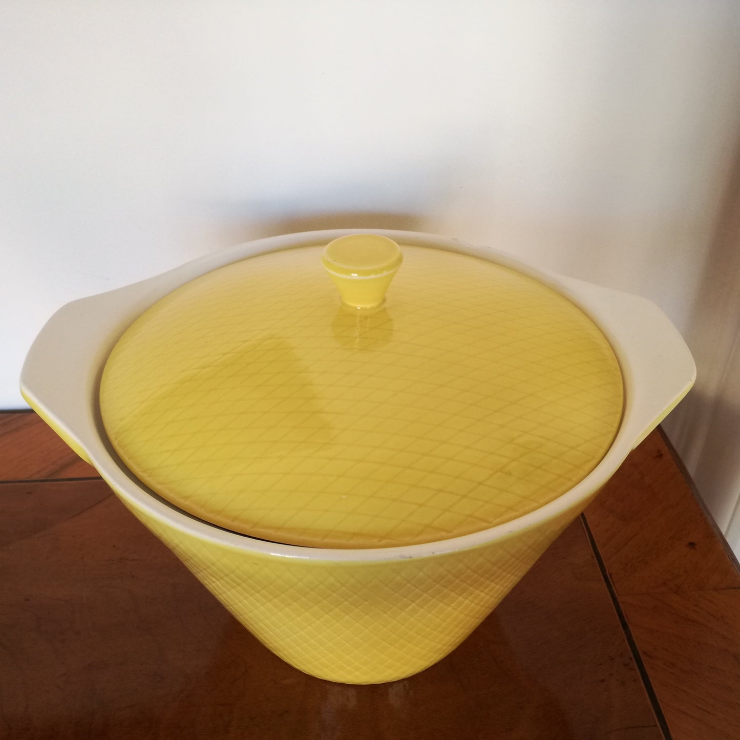 Grande soupière jaune, modèle Samoens, Salins