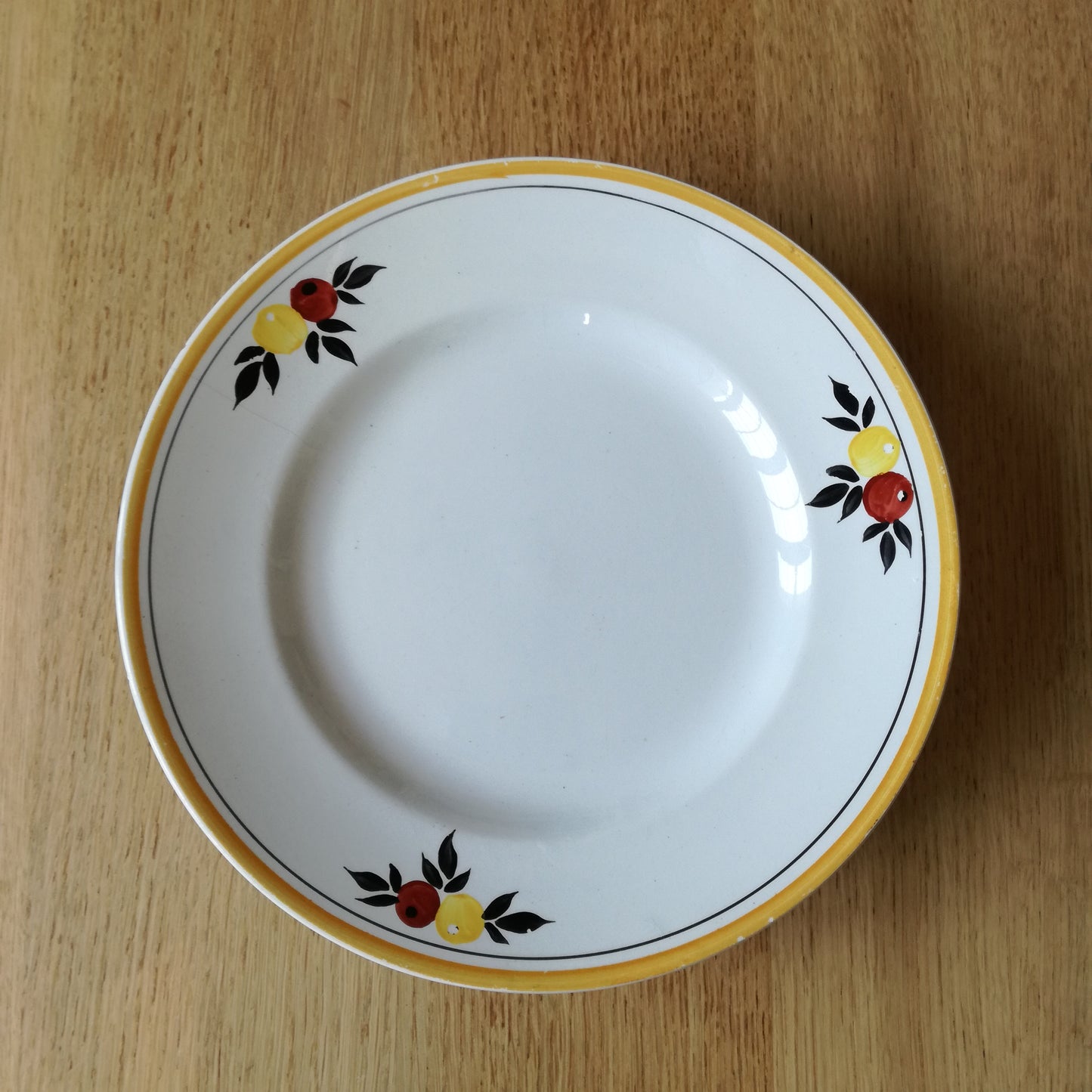 Plat sur pied à décor de pommes, Moulin des Loups & Hamage Nord