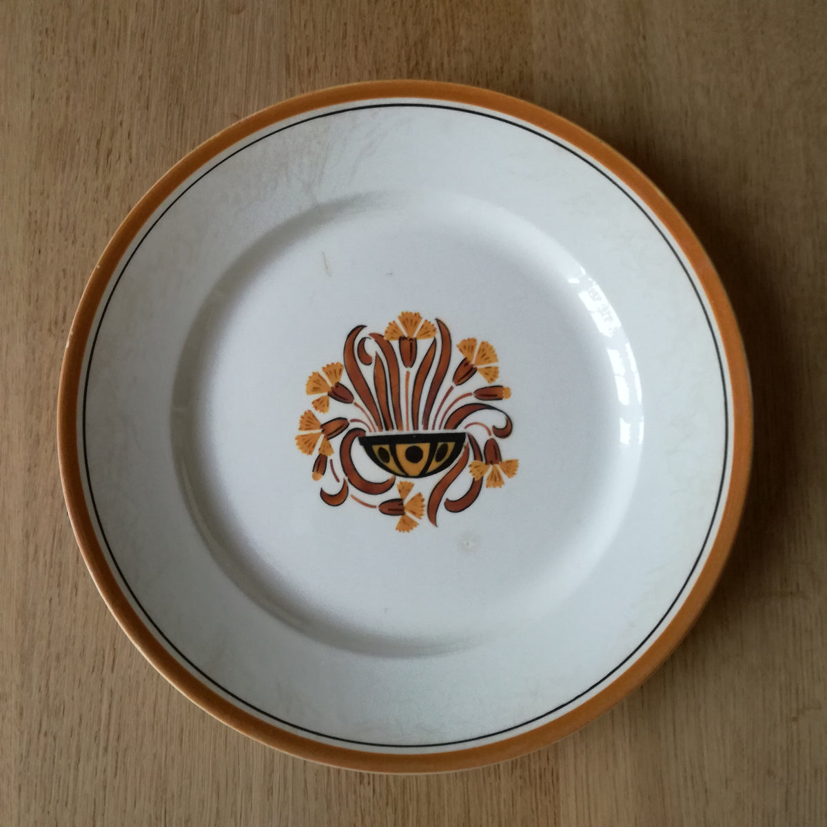 Grand plat rond, modèle "Œillet", Creil & Montereau