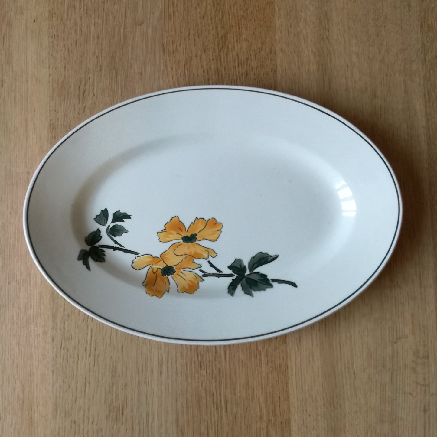 Grand plat ovale, modèle "Églantine", HBCM