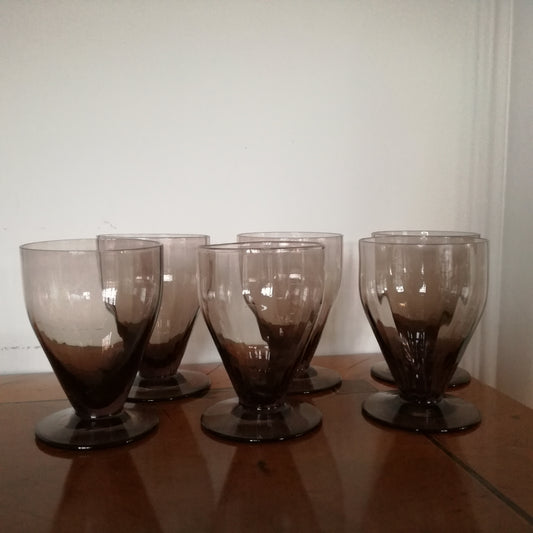 6 verres à vin à pied noirs, triangulaires & biseautés