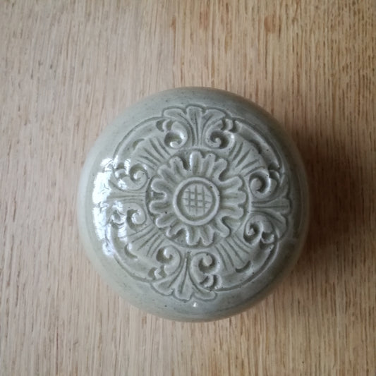 Petite boîte en céramique verte, Pejaten, Bali