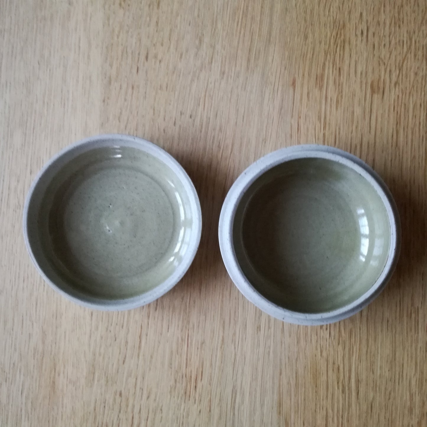 Petite boîte en céramique verte, Pejaten, Bali