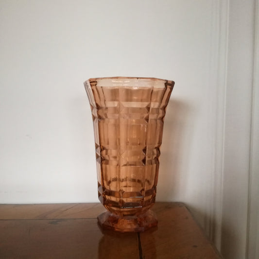 Vase en verre marron foncé à pied octogonal