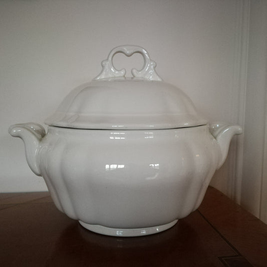 Grande soupière blanche de forme corolle