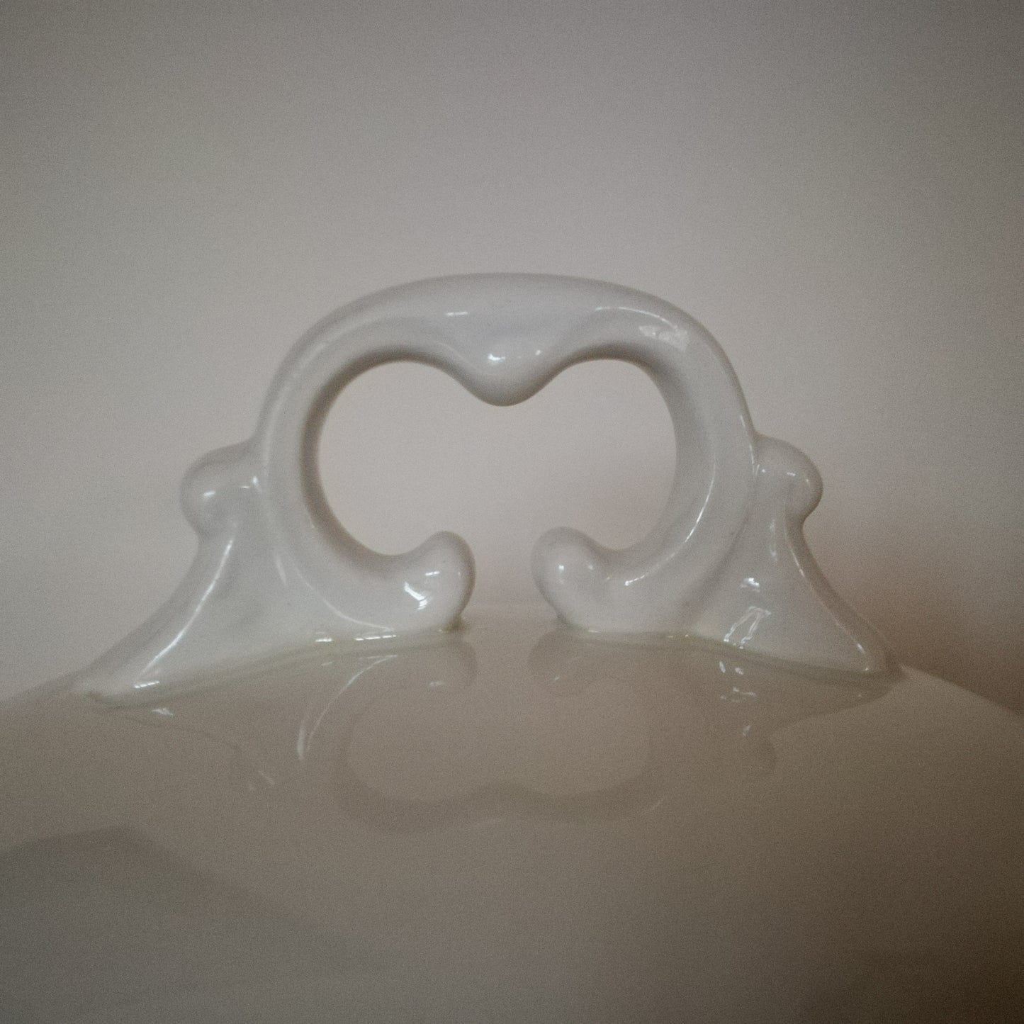 Grande soupière blanche de forme corolle