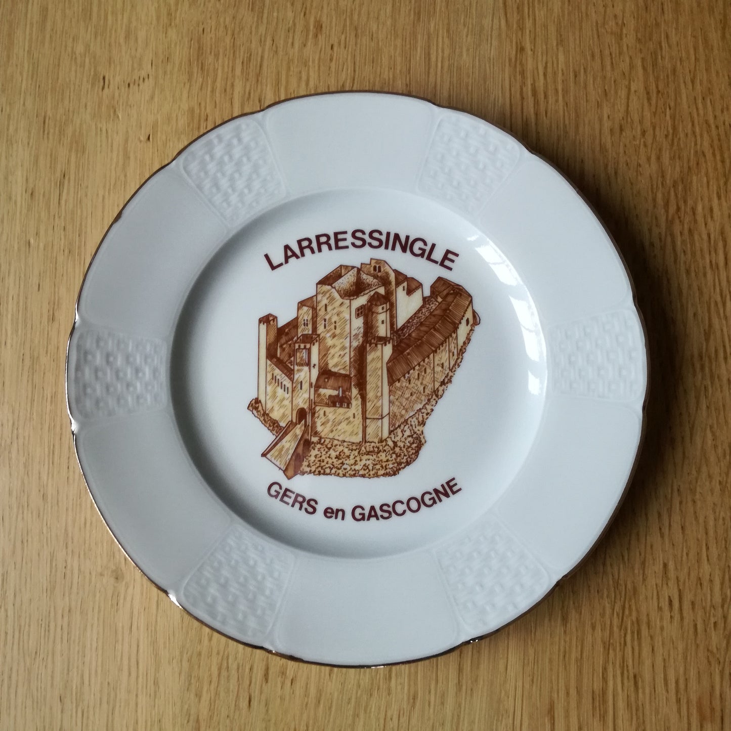 Petite assiette souvenir de Larressingle, Gers en Gascogne, Porcelaine M. P. Samie