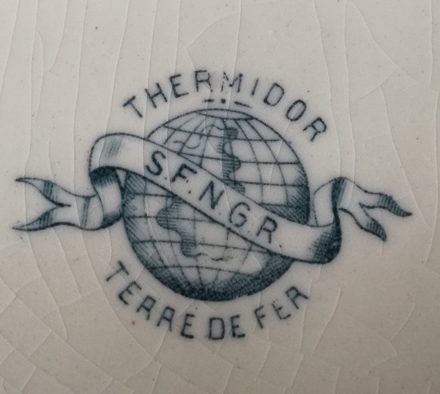 4 grandes assiettes à frise florale verte, modèle "Thermidor", Terre de Fer, SFNGR