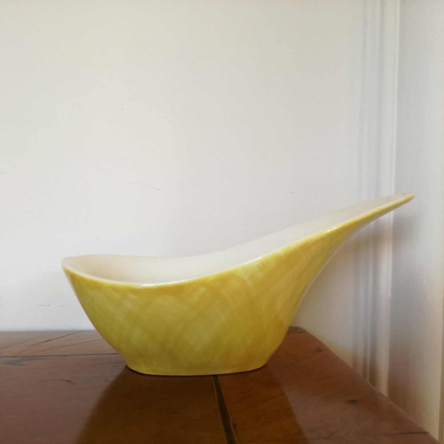 Saucière jaune, modèle "Mistral", Salins