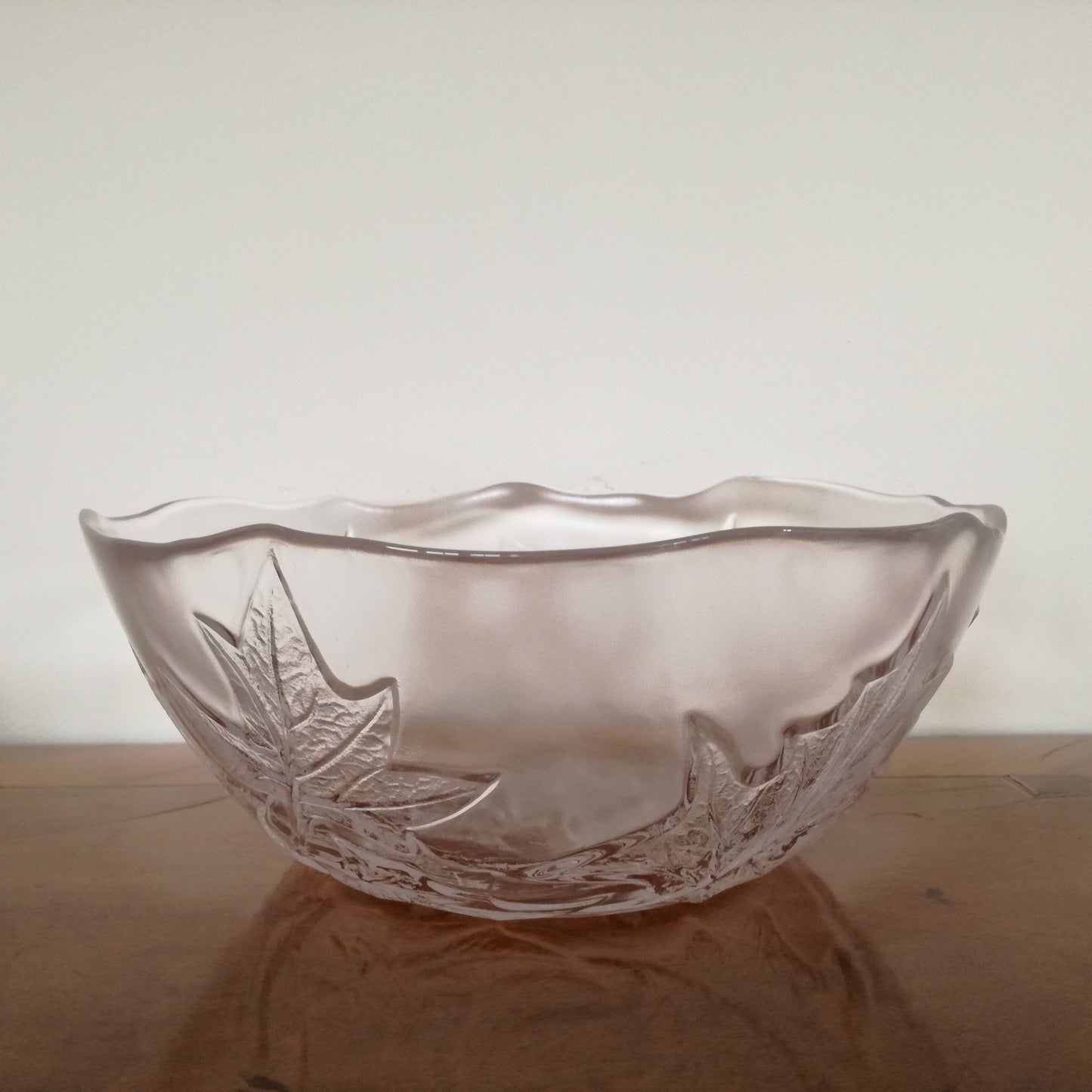 Saladier en verre trempé à décor de feuilles d'érable