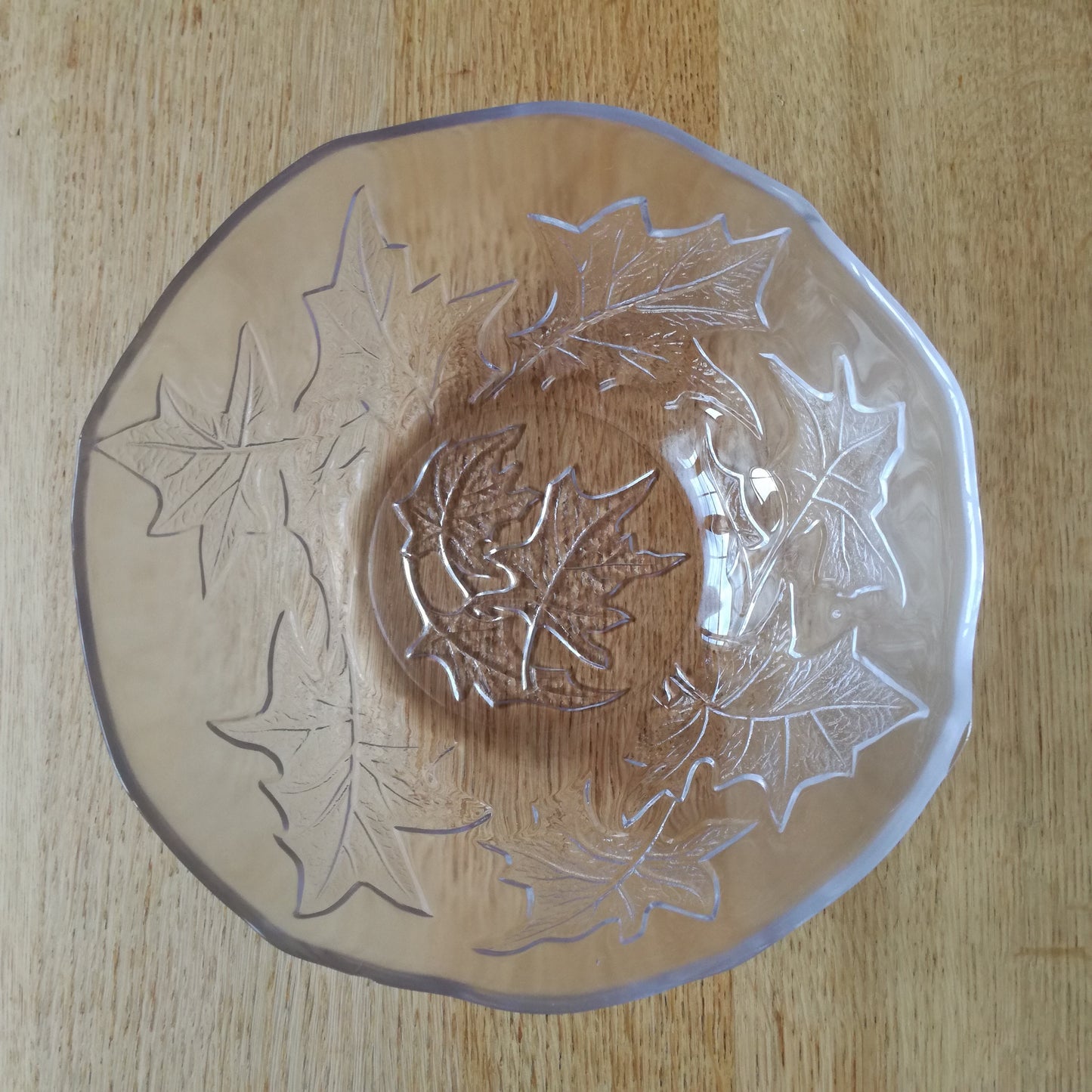 Saladier en verre trempé à décor de feuilles d'érable