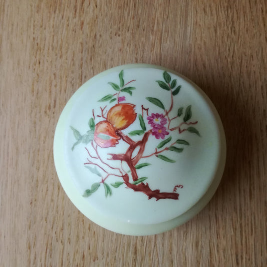Petite boîte à bijoux en porcelaine à décor floral, Limoges
