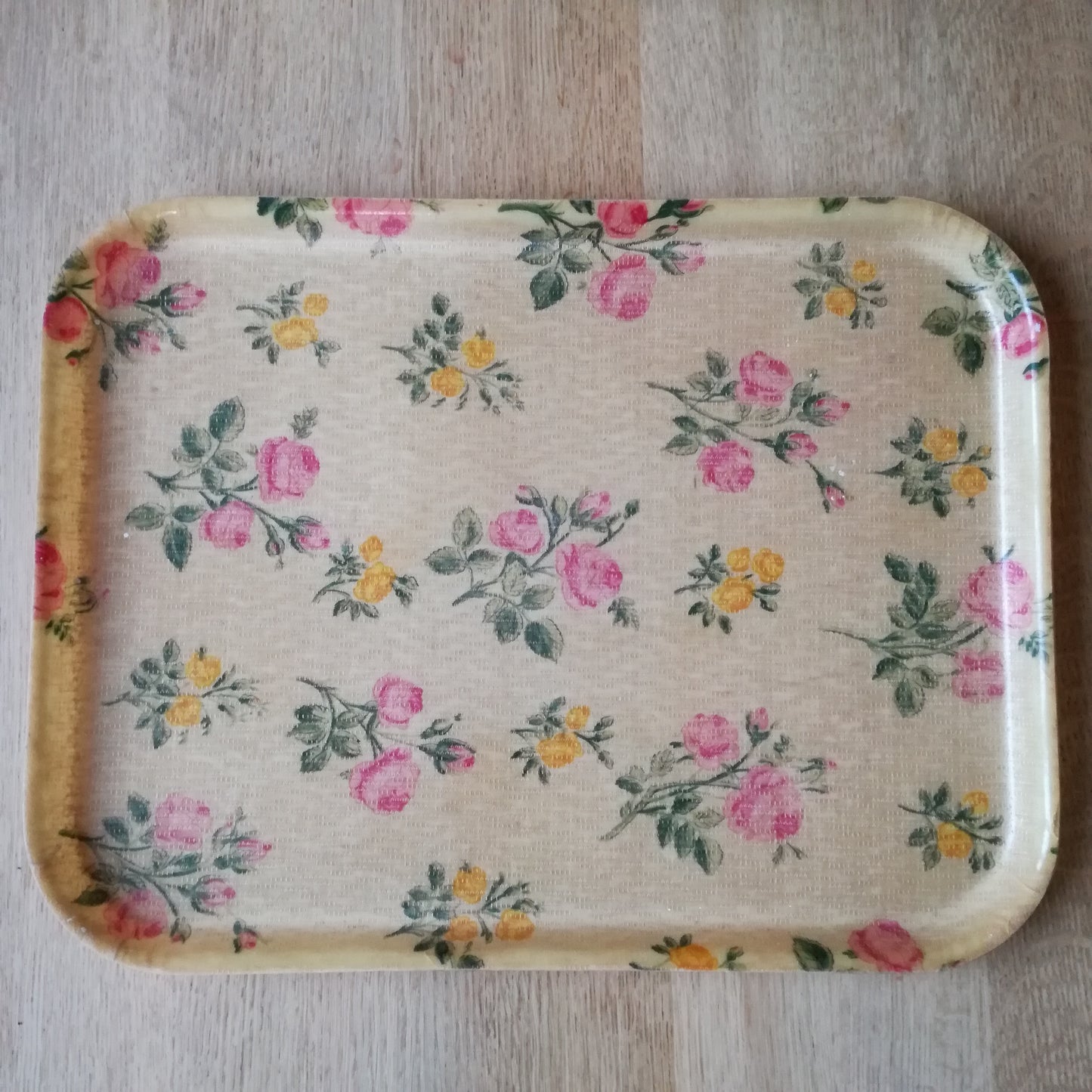 Plateau en fibre de verre à décor de roses