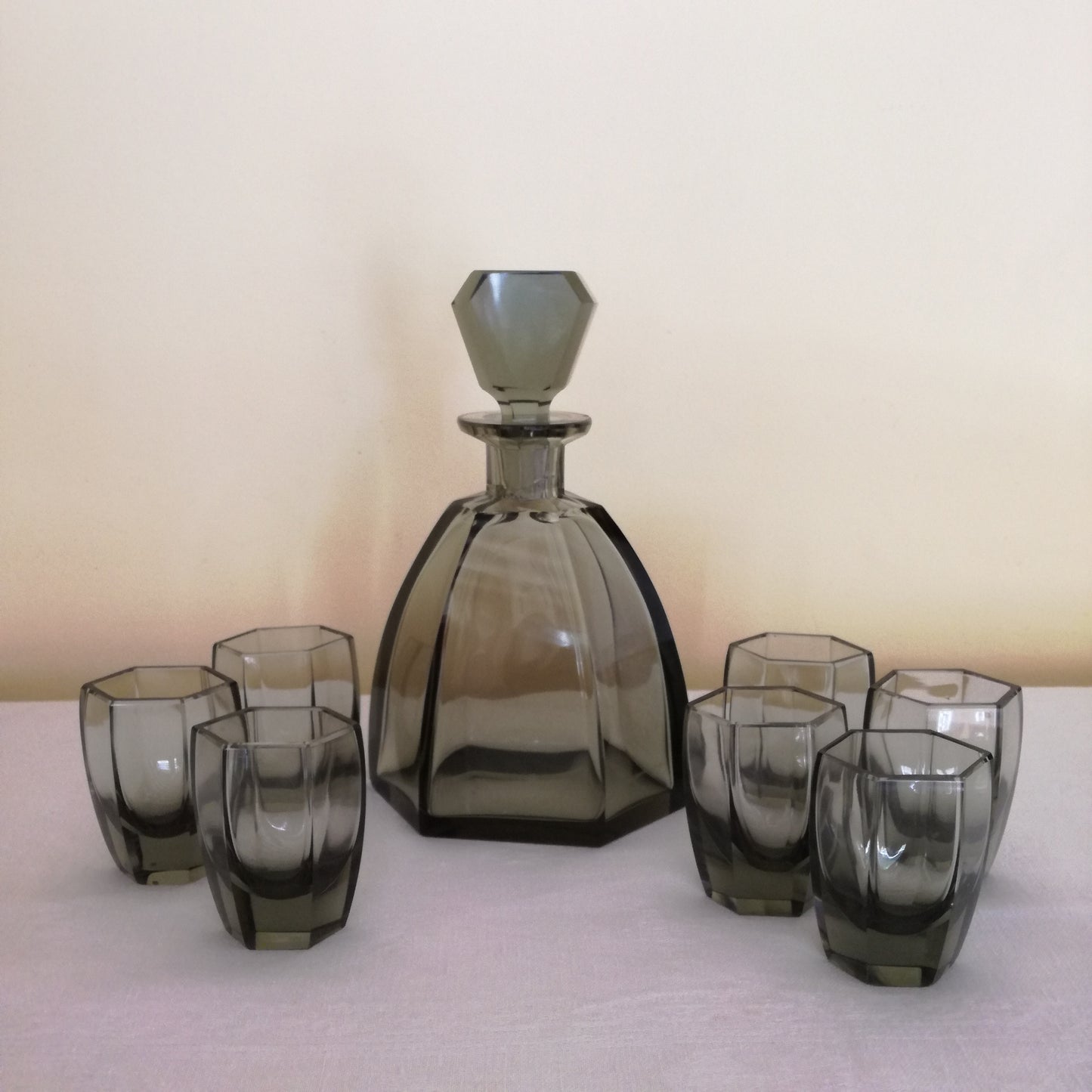 Service à liqueur, carafe & 7 verres à shoot en cristal noir biseauté