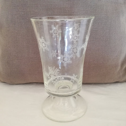 Grande coupe ou vase en verre sur piédouche à décor de flocons