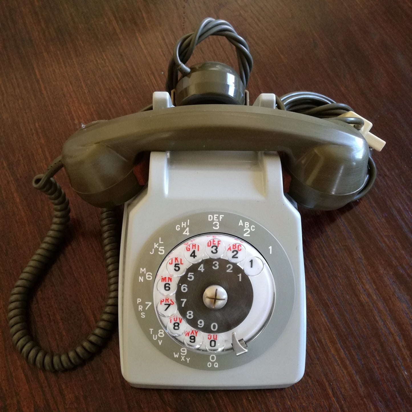 Téléphone ancien à cadran rotatif  PTT Matra Communication So Co Tel 63