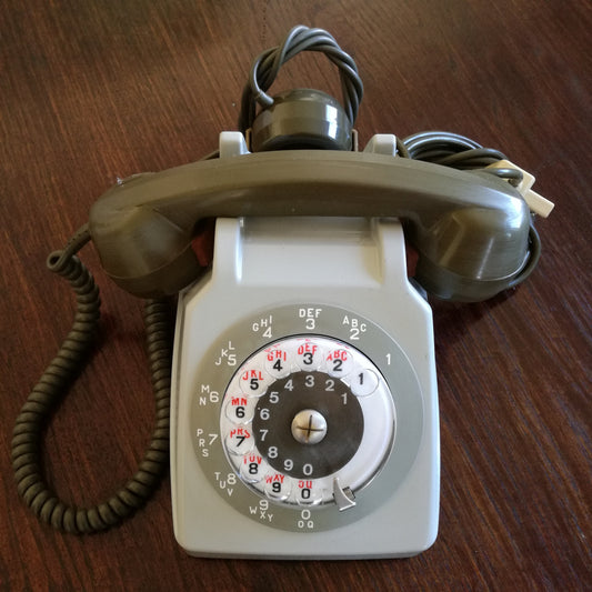 Téléphone ancien à cadran rotatif  PTT Matra Communication So Co Tel 63