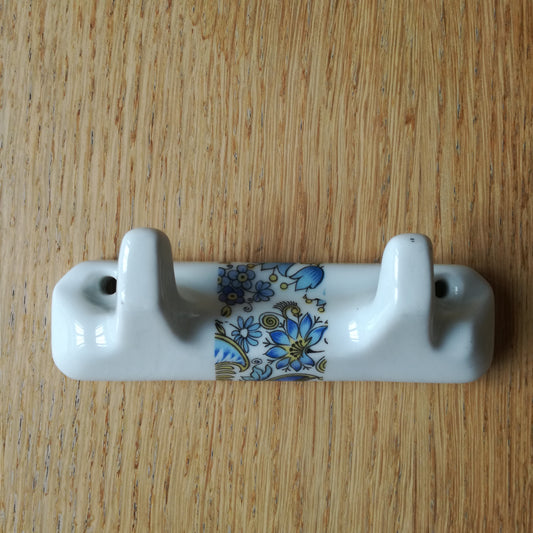 Patère porte-serviettes ou torchons en porcelaine à fleurs bleues Sanilux (accessoires sanitaires)
