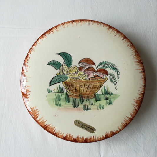 Grande boîte ronde en céramique à décor de panier de champignons, Saint-Joseph Vallauris