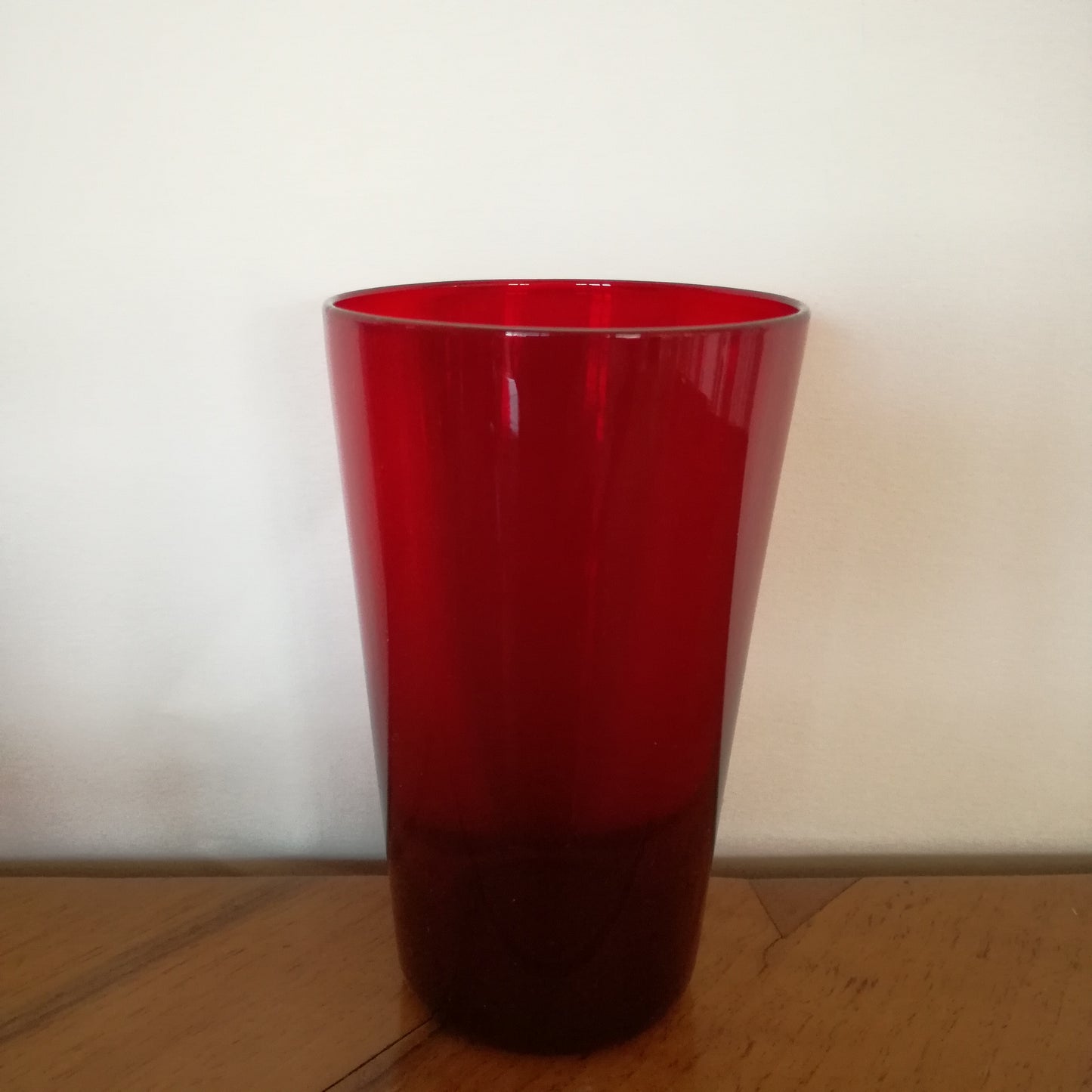 4 verres à eau de couleur (rouge - violet)